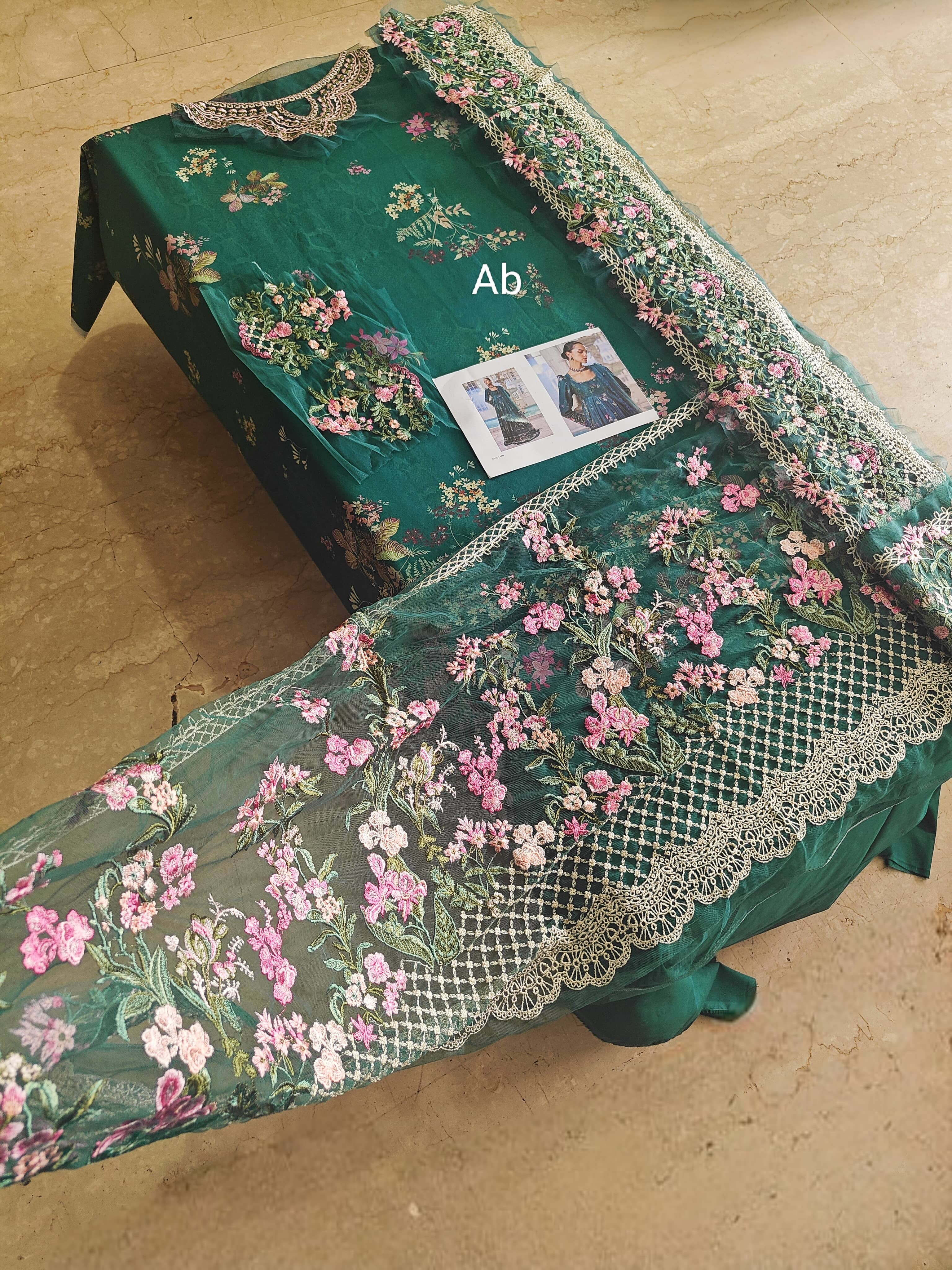 img_sobia_nazir_lawn_26_awwal_boutique
