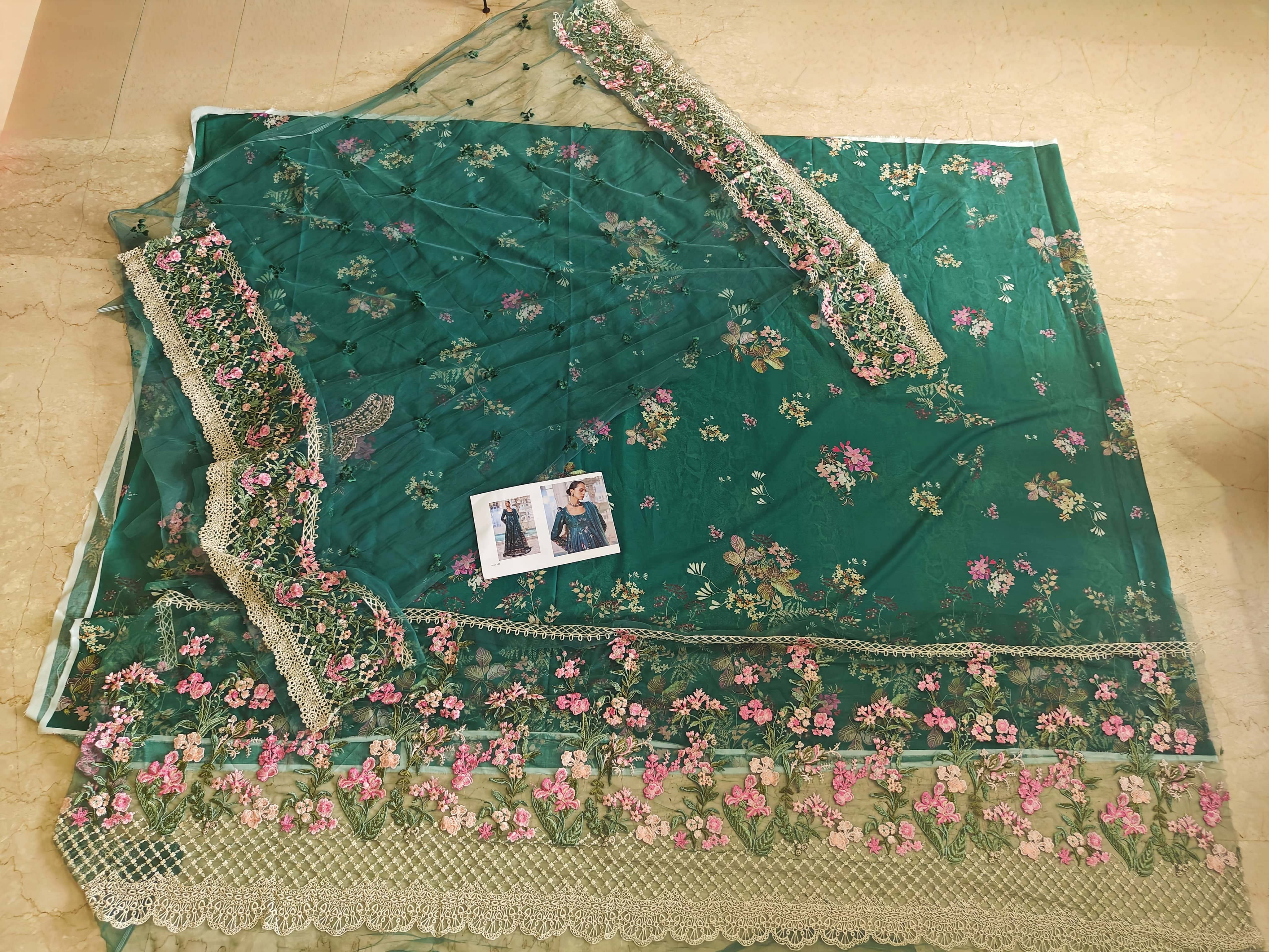 Sale‼️Open Pic/Sobia Nazir Luxury Lawn 26/10B/Anarkali