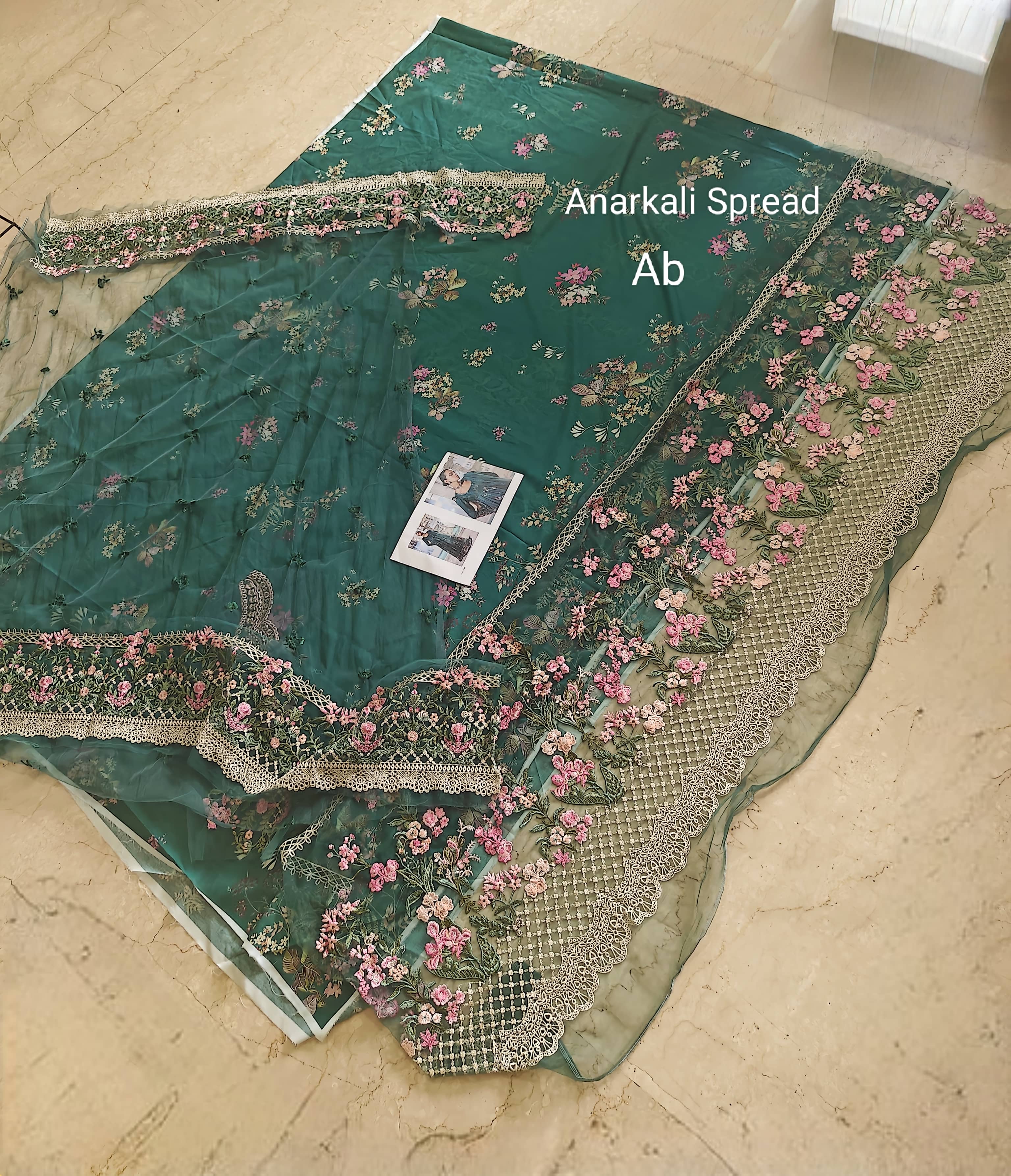 Sale‼️Open Pic/Sobia Nazir Luxury Lawn 26/10B/Anarkali