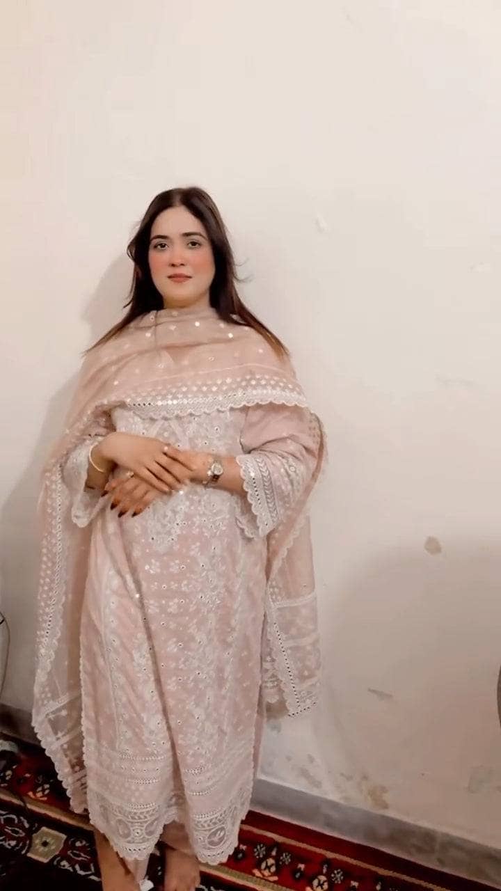 Sobia Nazir spotted Spotted in Sobia Nazir Lawn 25/9A