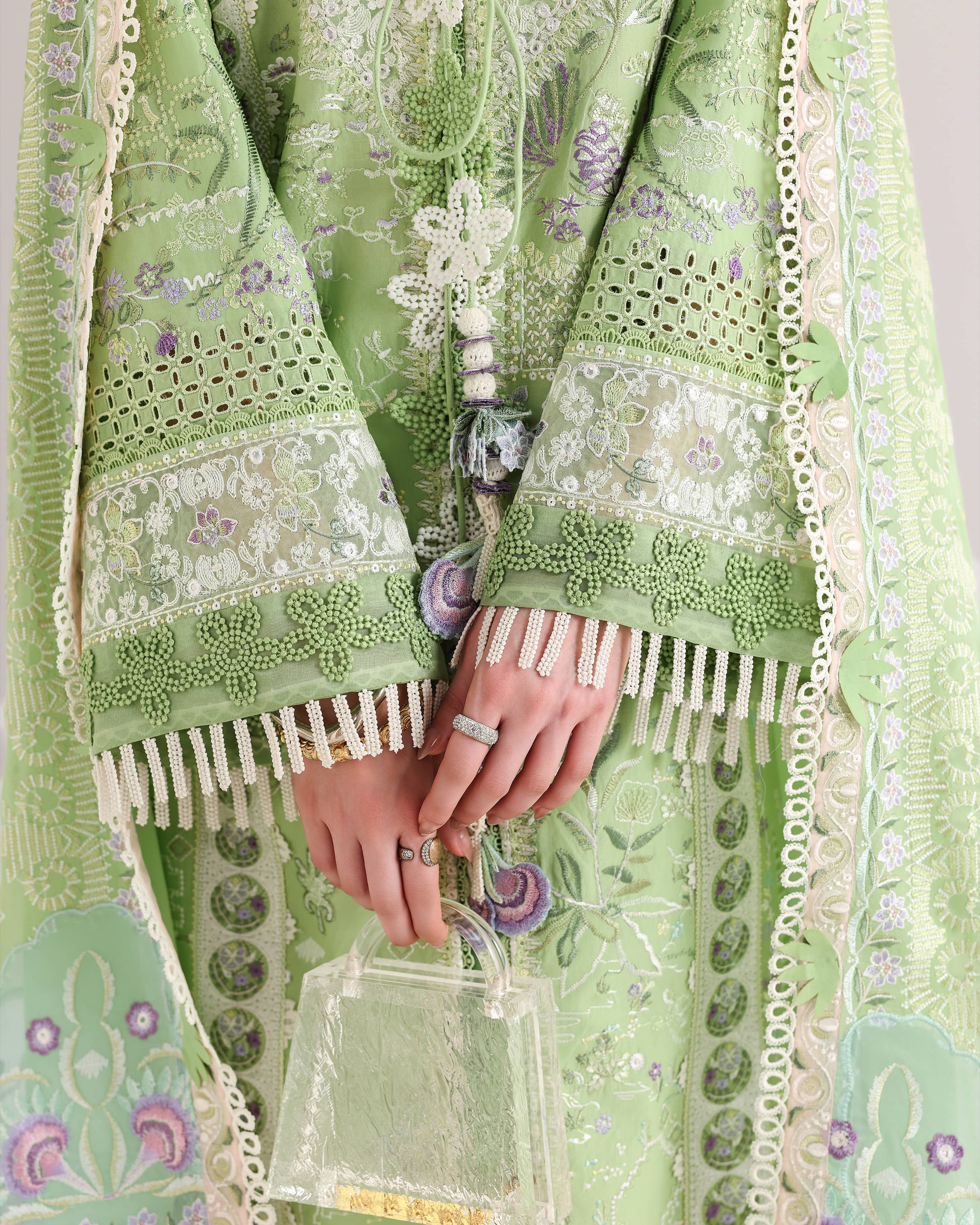 Sale‼️Suffuse Luxury Lawn 26/Naveil/Parrot Green