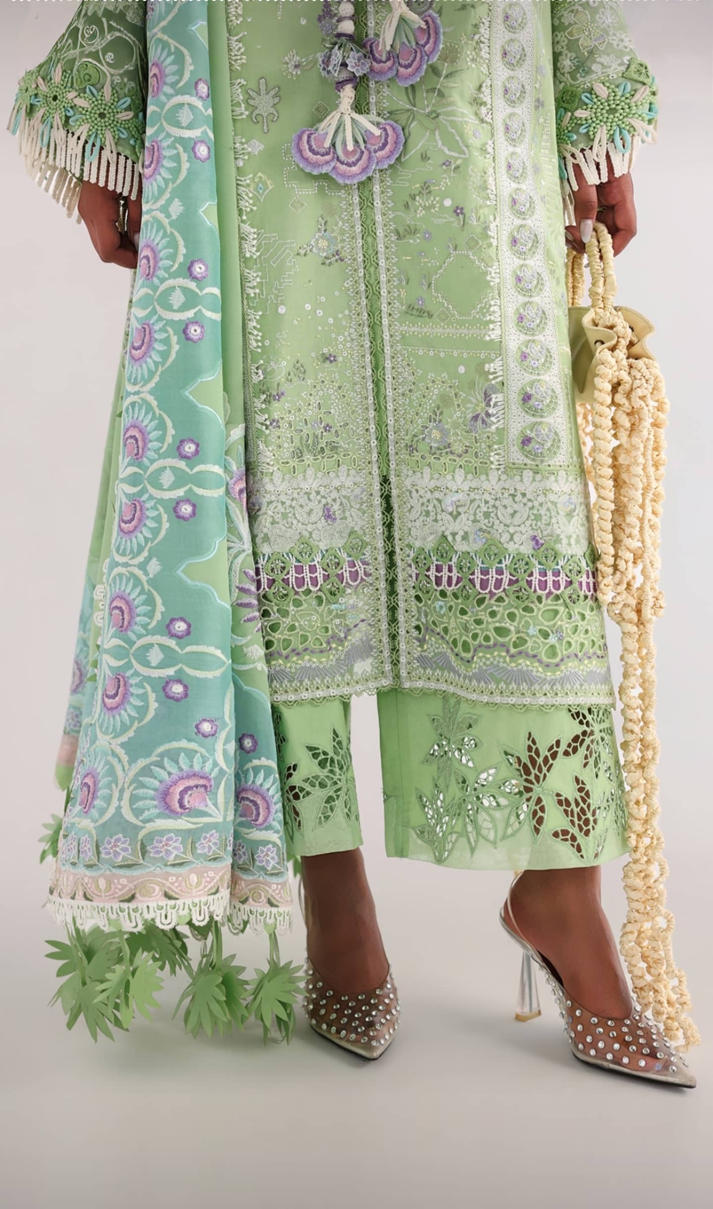 Sale‼️Suffuse Luxury Lawn 26/Naveil/Parrot Green