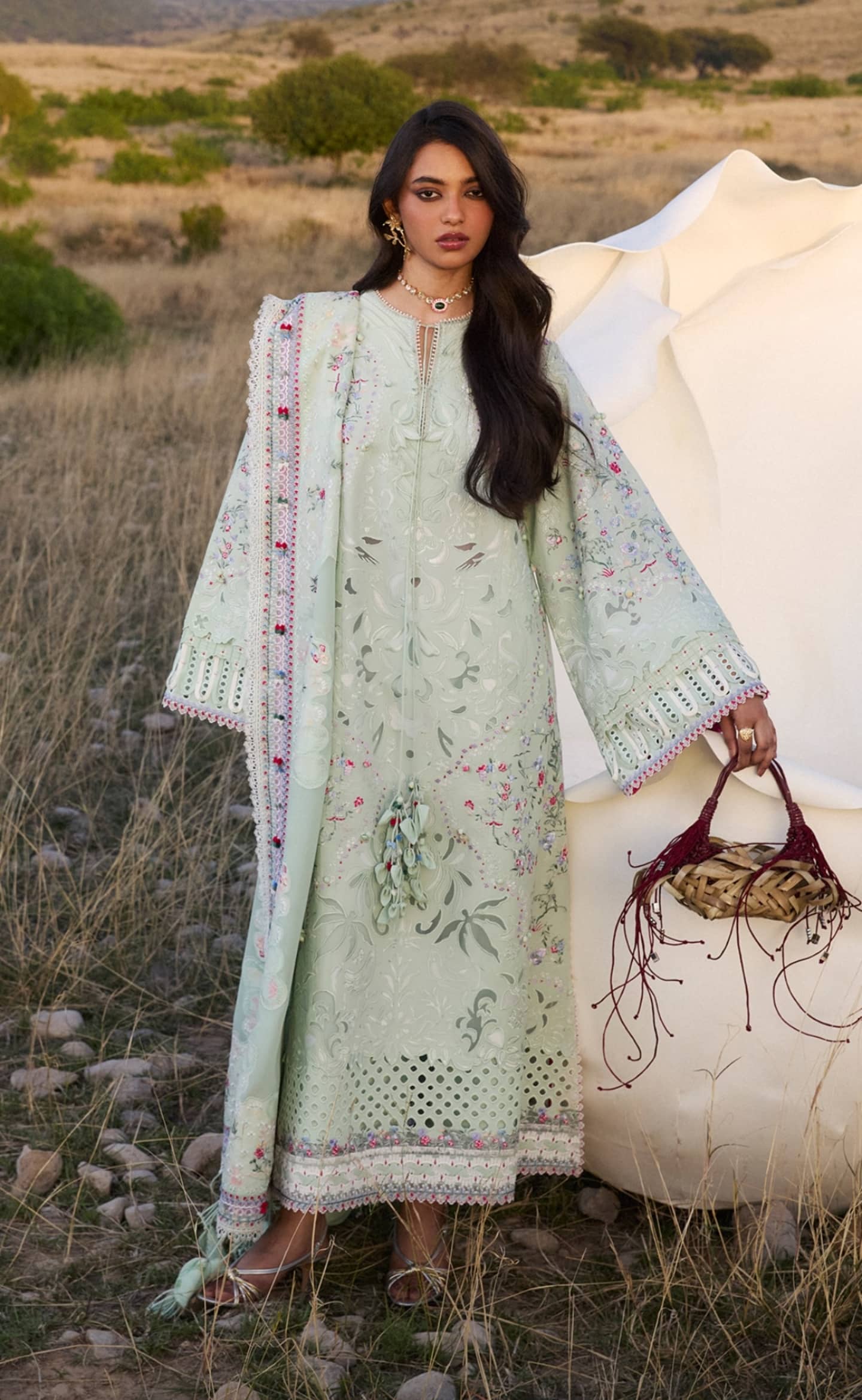 img_suffuse_luxury_lawn_26_awwal_boutique