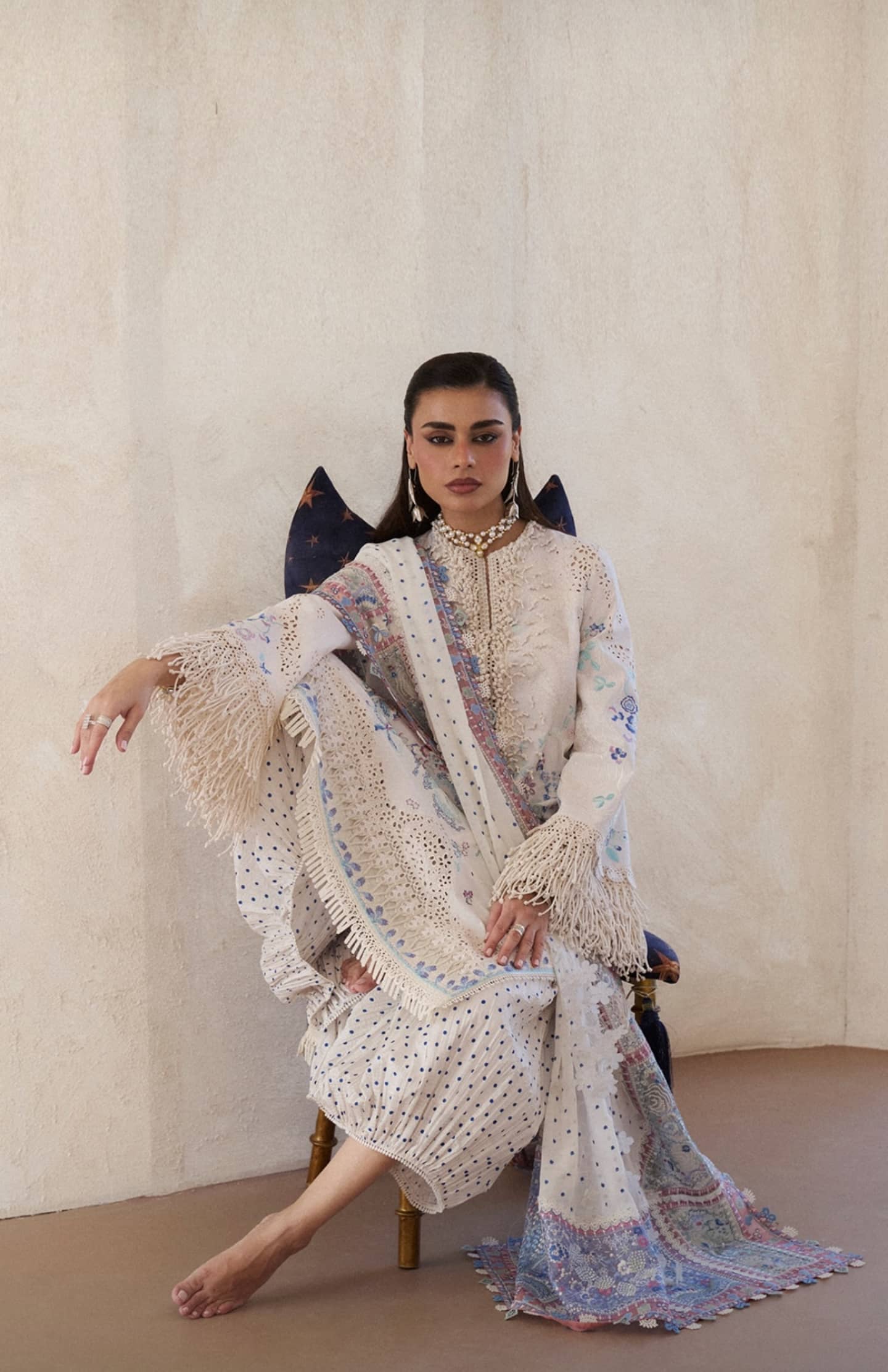 Suffuse Luxury Lawn 26/Veluna/Off White