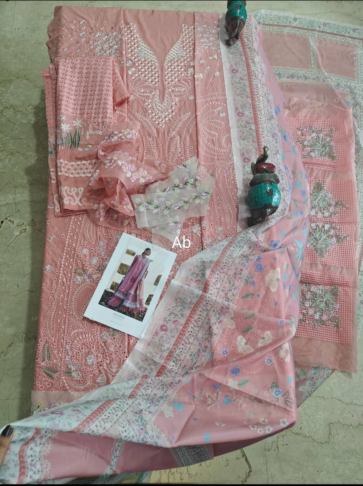 Open Pic/Sale‼️Suffuse Luxury Lawn 26/Kesira/Pink