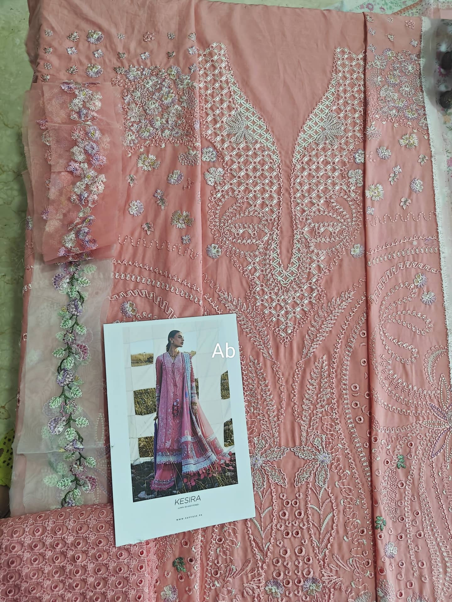 Open Pic/Sale‼️Suffuse Luxury Lawn 26/Kesira/Pink