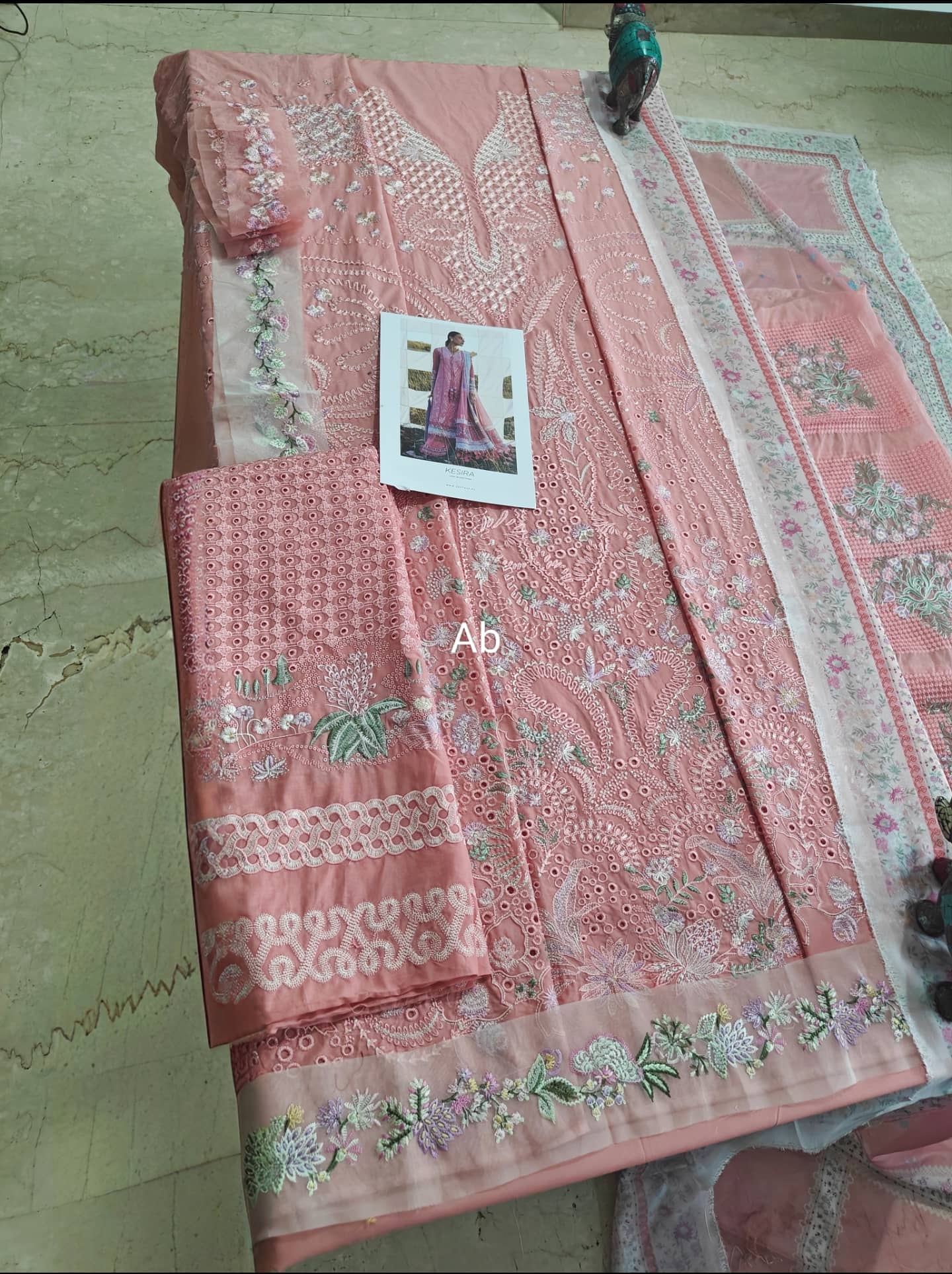 Open Pic/Sale‼️Suffuse Luxury Lawn 26/Kesira/Pink