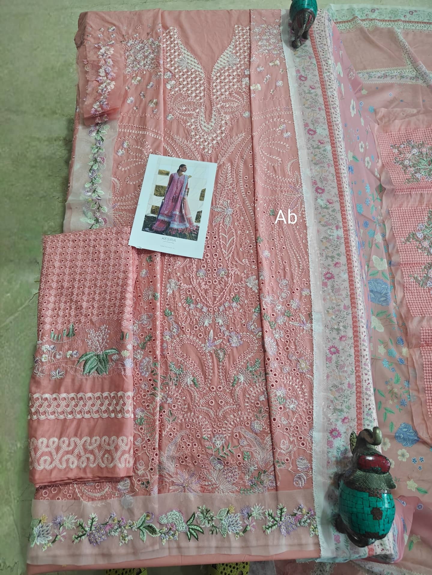 Open Pic/Sale‼️Suffuse Luxury Lawn 26/Kesira/Pink