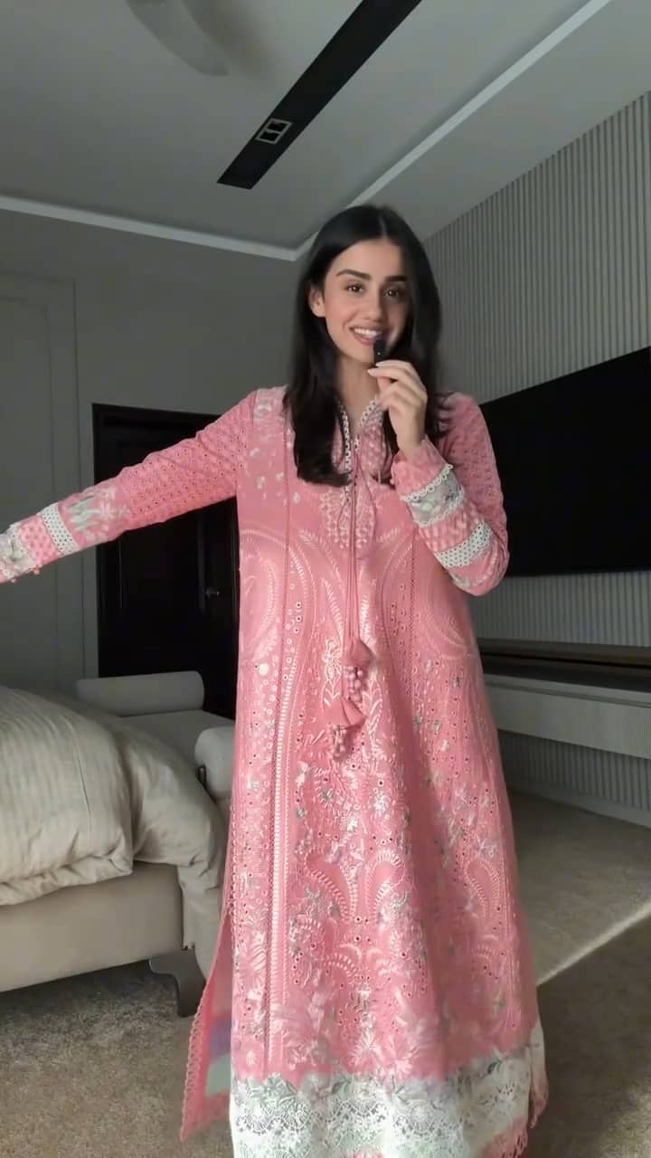 Spotted/Sale‼️Suffuse Luxury Lawn 26/Kesira/Pink