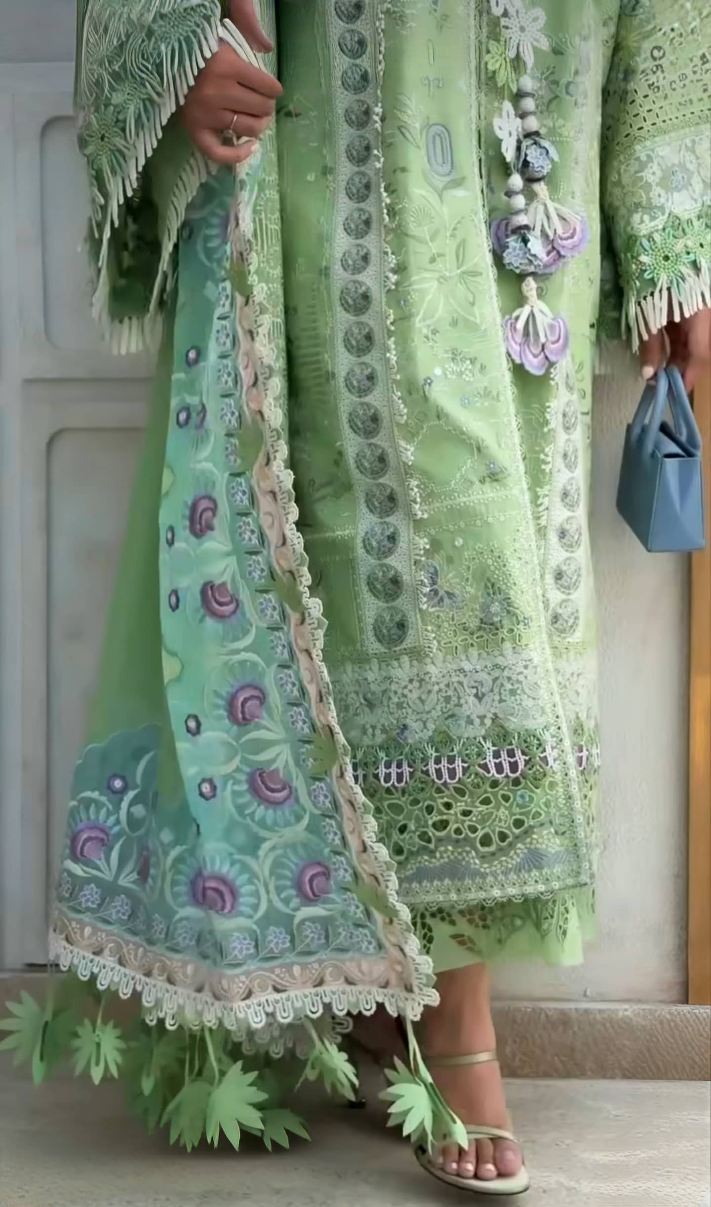 Spotted/Sale‼️Suffuse Luxury Lawn 26/Naveil/Parrot Green