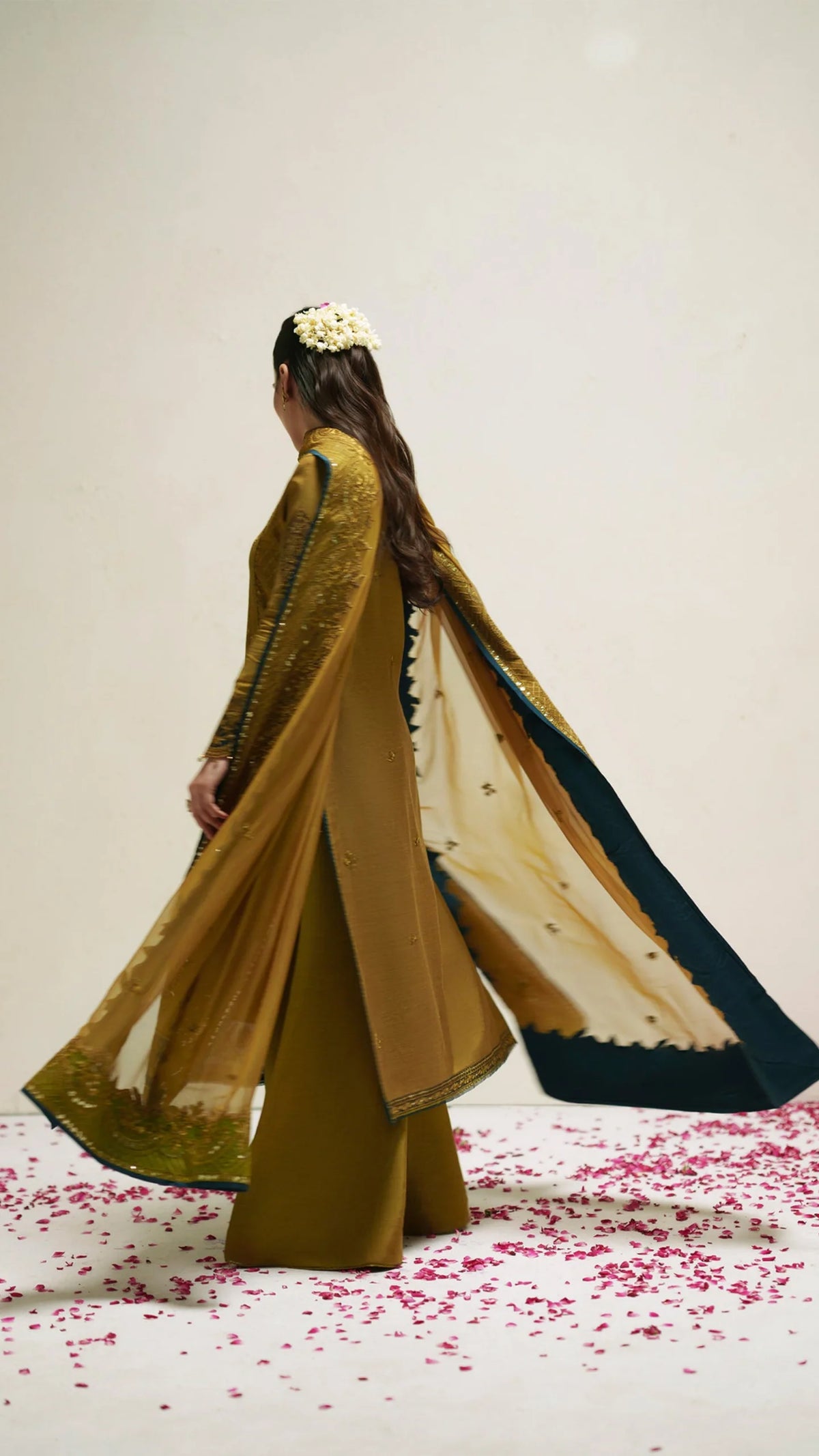 Vera Premium Raw Silk 2026/Kundan/Antique Gold