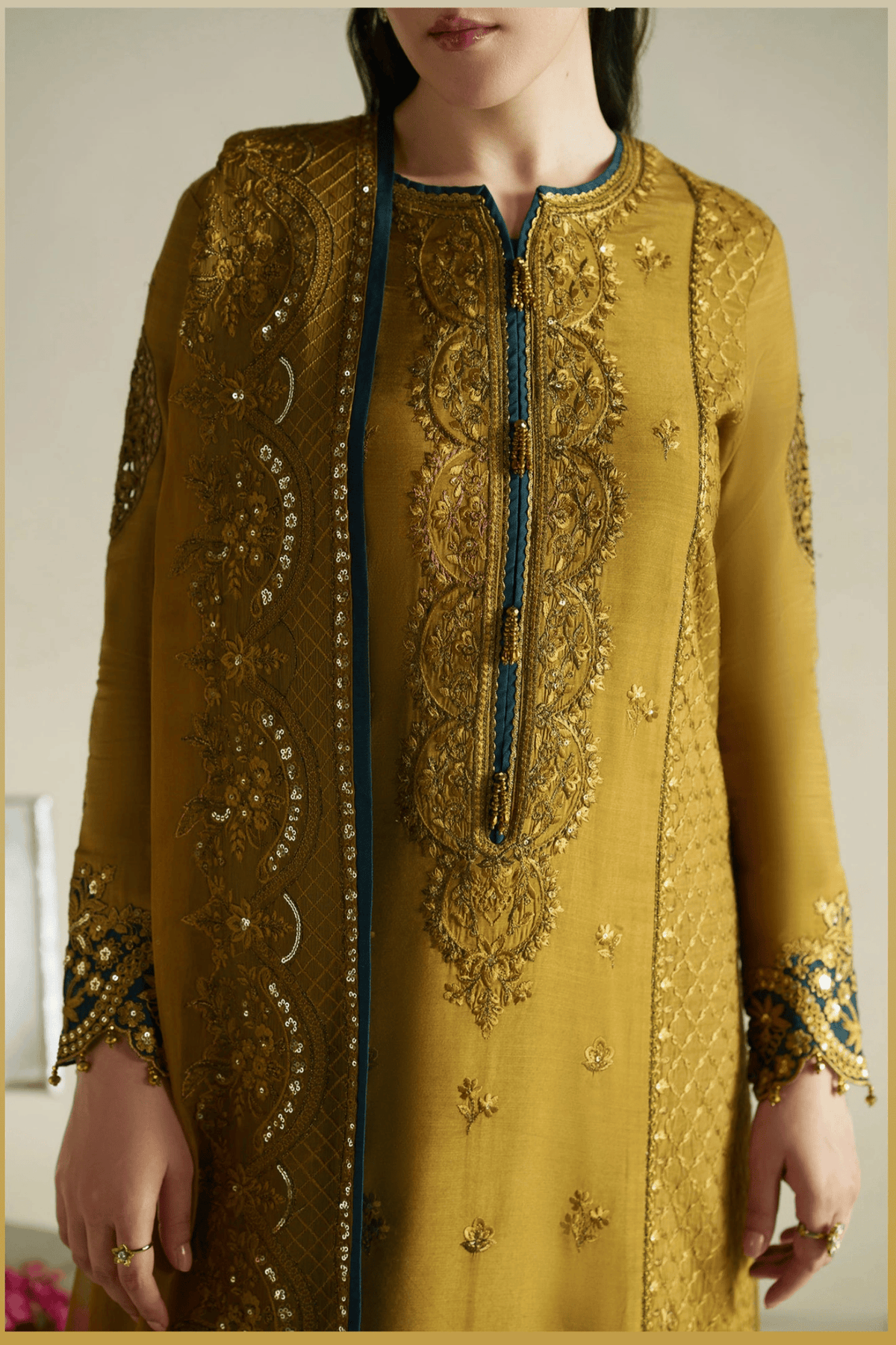 Vera Premium Raw Silk 2026/Kundan/Antique Gold