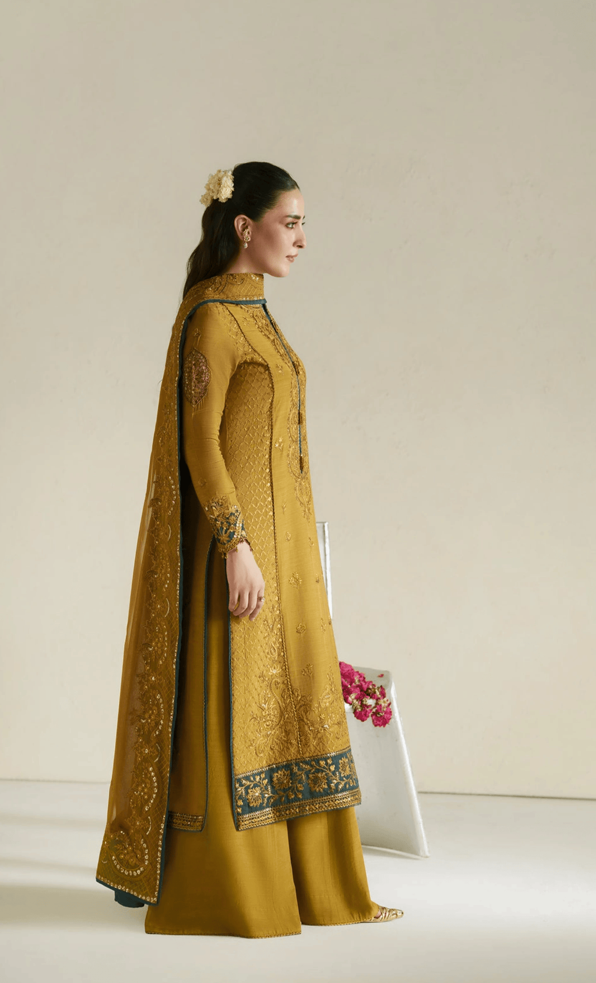 Vera Premium Raw Silk 2026/Kundan/Antique Gold