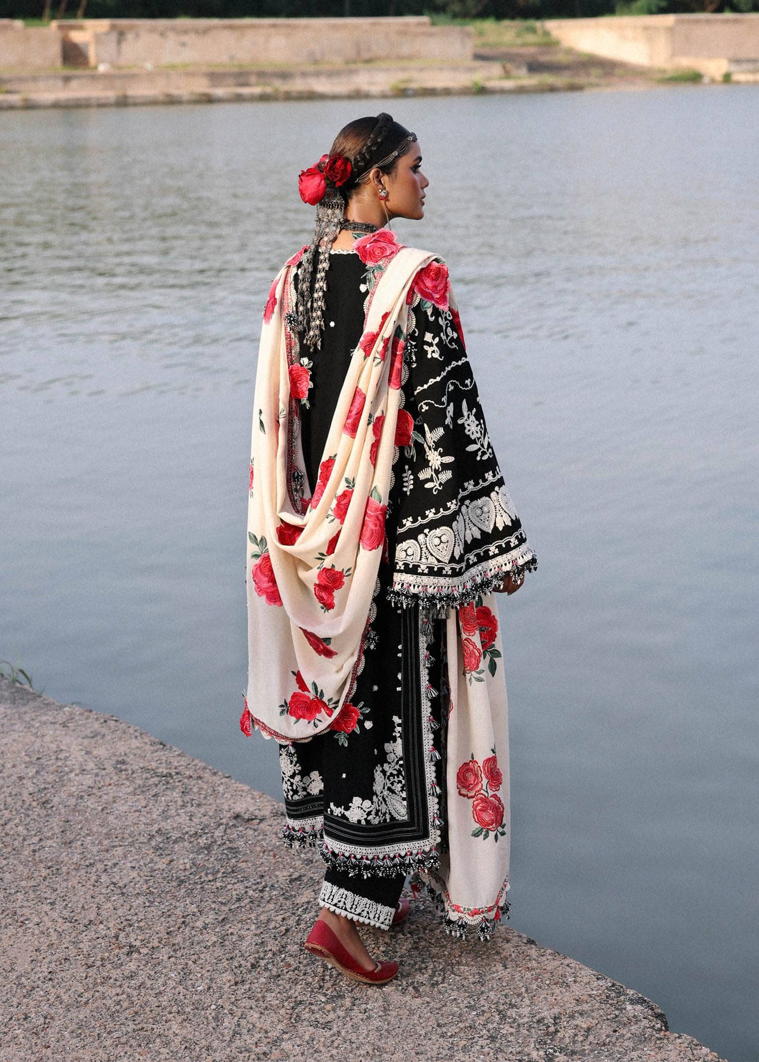 img_hussain_rehar_karandi_awwal_boutique