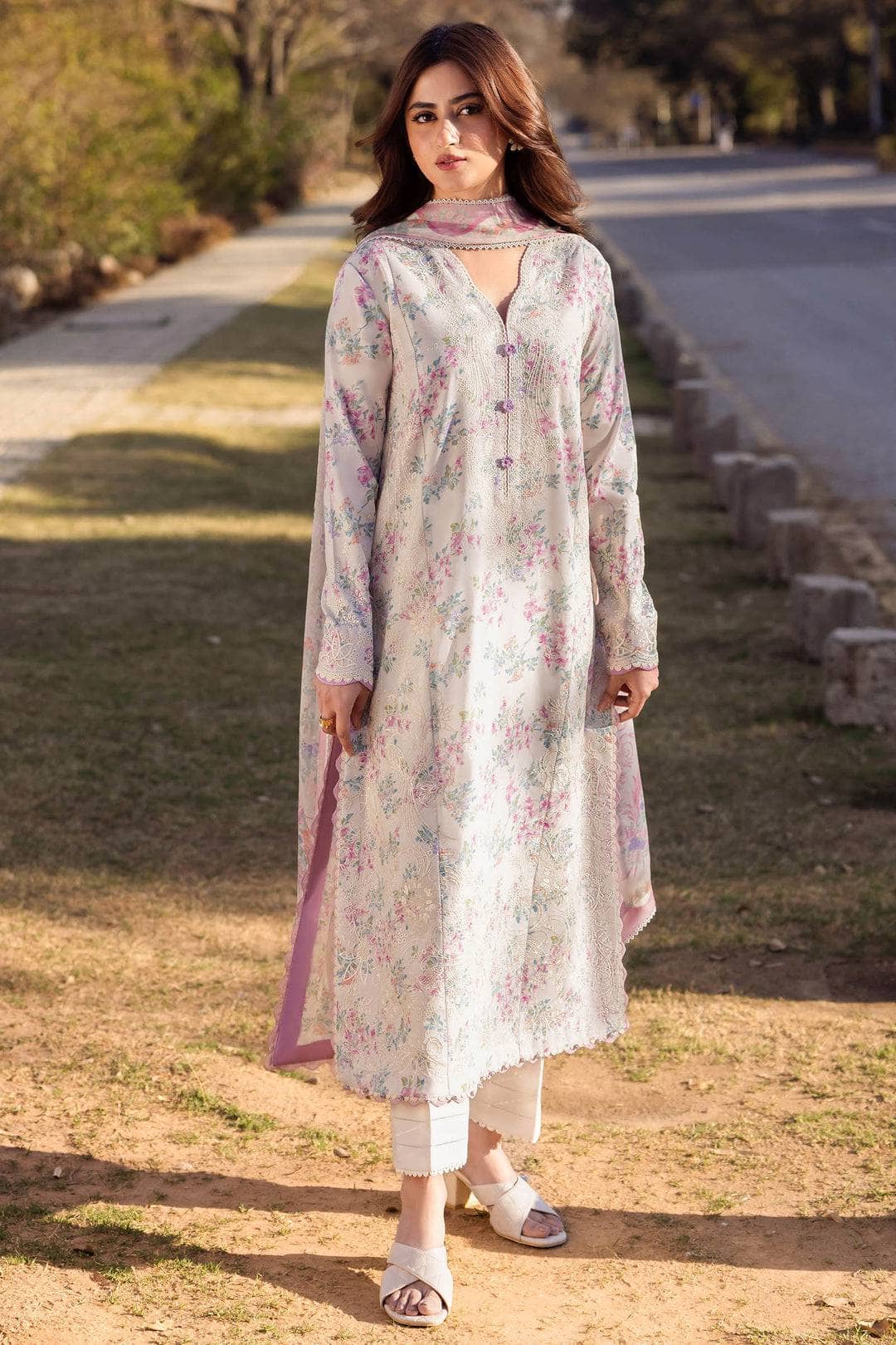 img_zaha_lawn_24_awwal_boutique