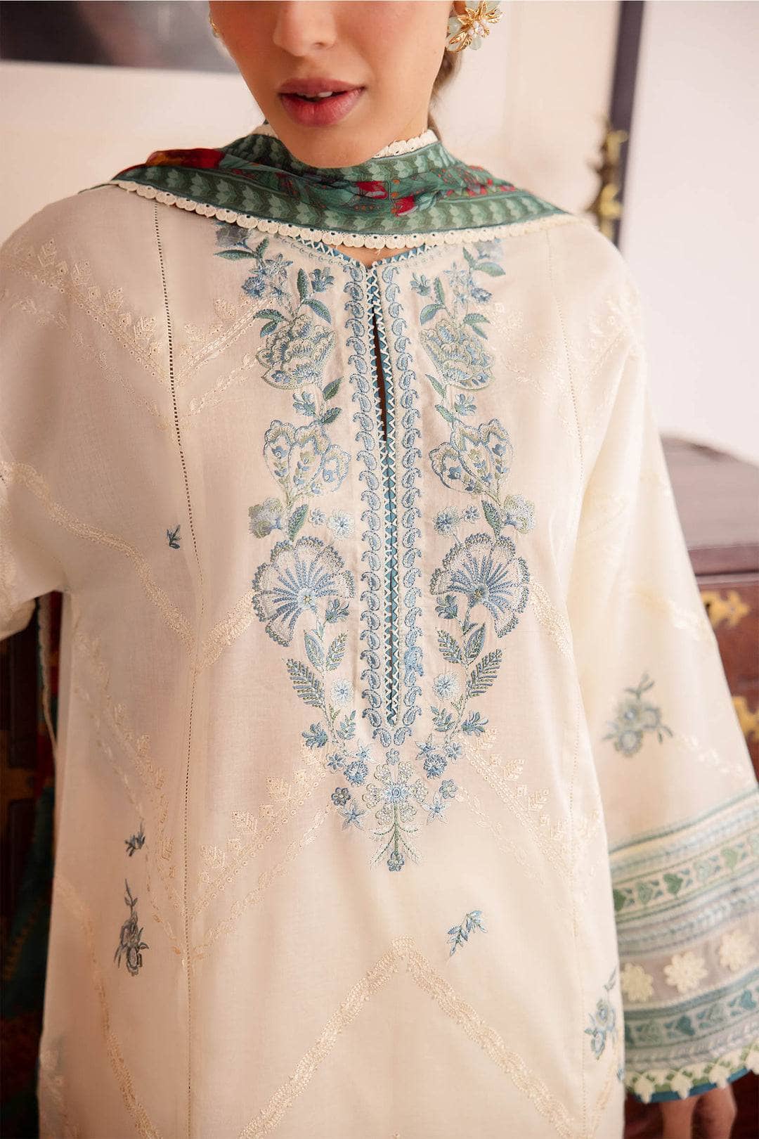 img_zaha_lawn_24_awwal_boutique