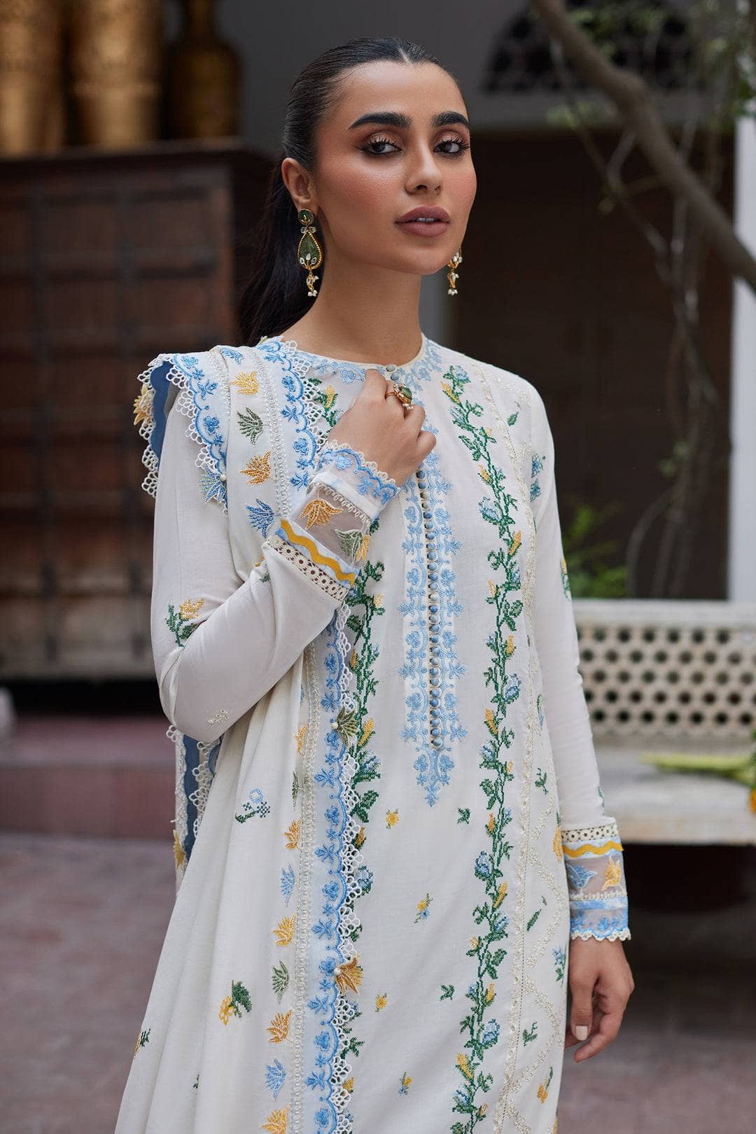img_zaha_festive_lawn_awwal_boutique