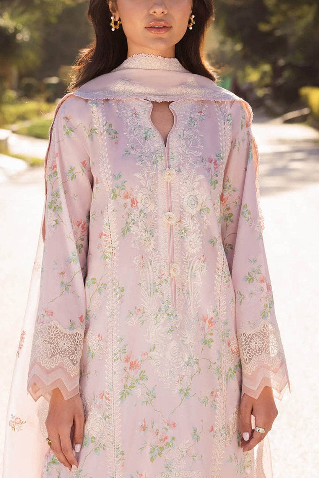 img_zaha_lawn_24_awwal_boutique