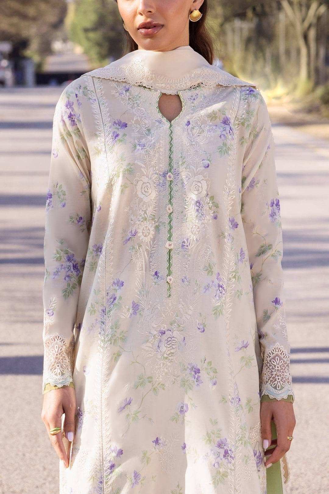 img_zaha_lawn_24_awwal_boutique