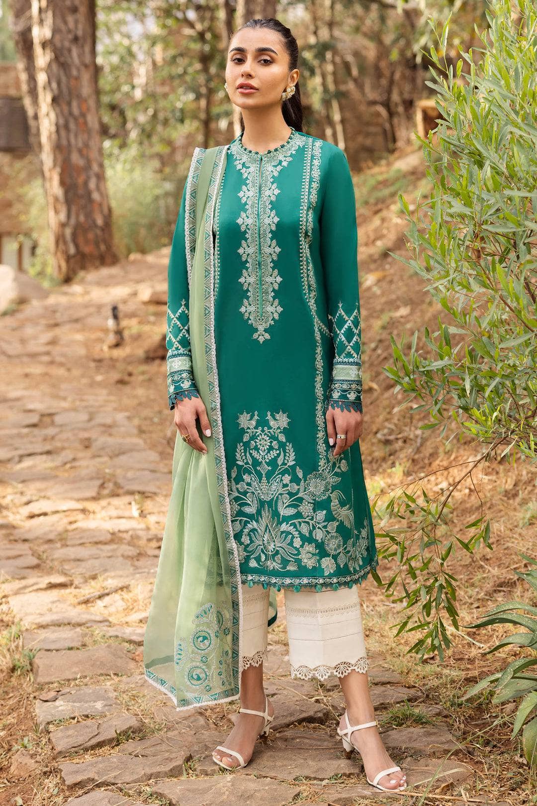 img_zaha_lawn_24_awwal_boutique