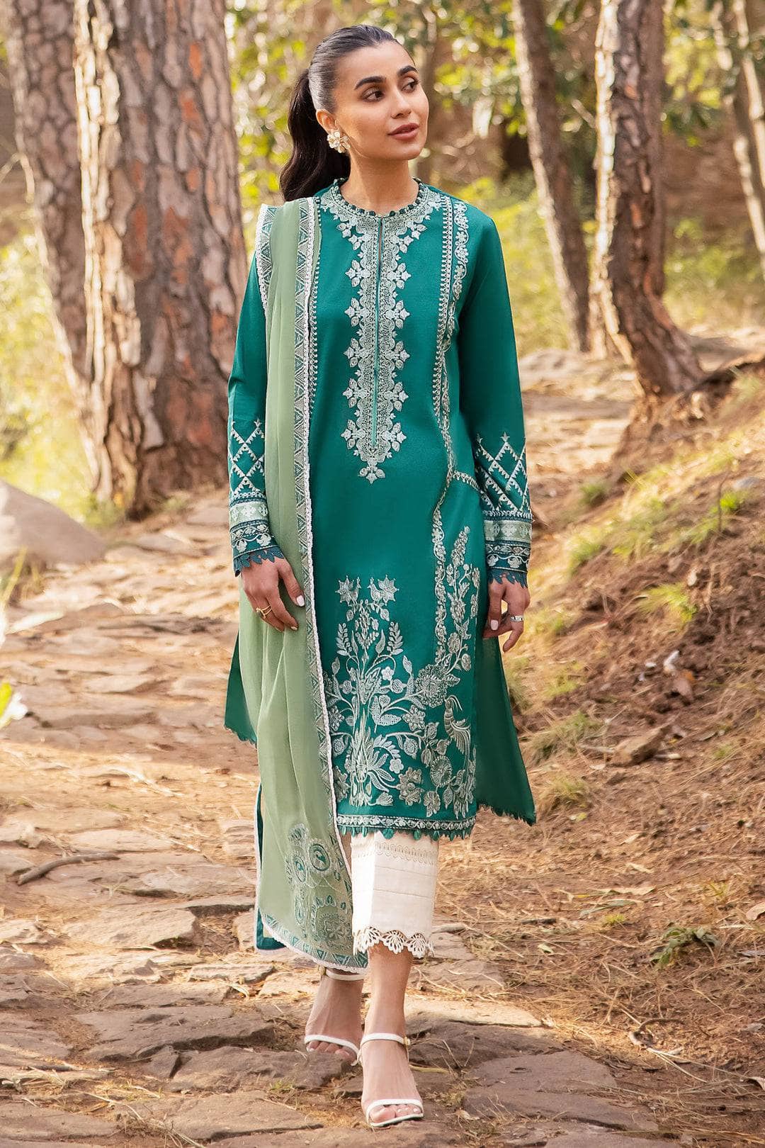 img_zaha_lawn_24_awwal_boutique
