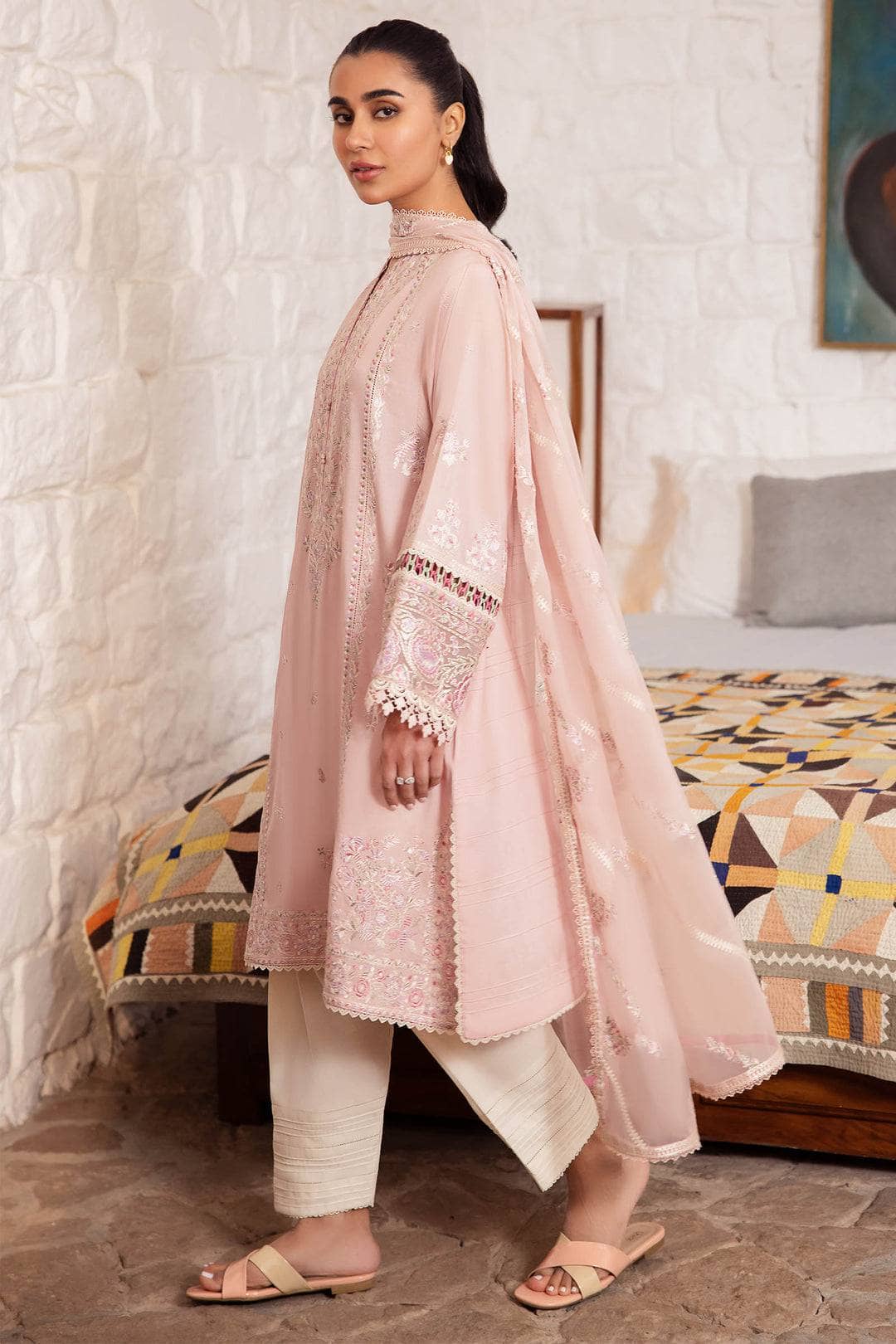 img_zaha_lawn_24_awwal_boutique