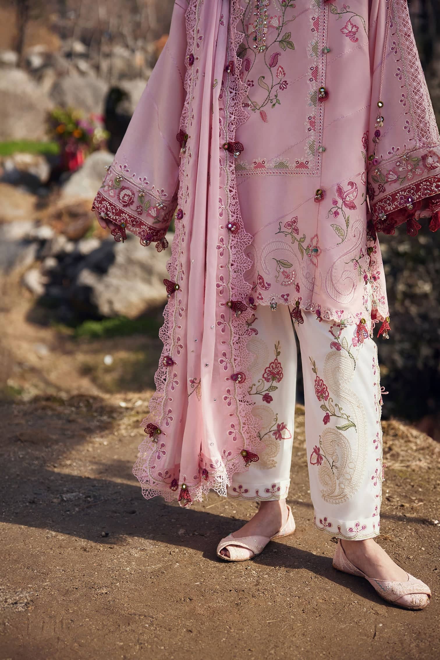 img_zaha_lawn_awwal_boutique