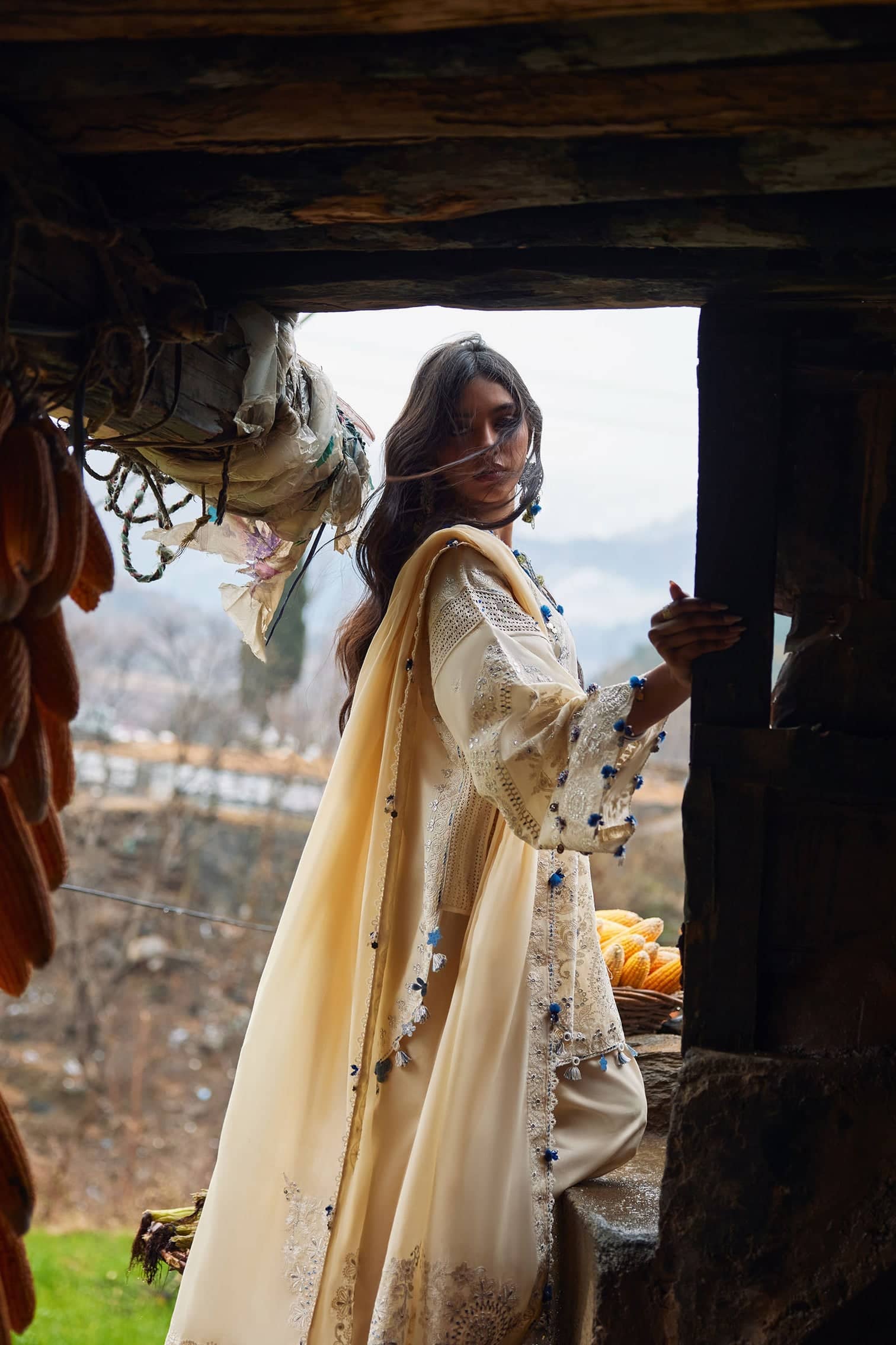 img_zaha_lawn_awwal_boutique