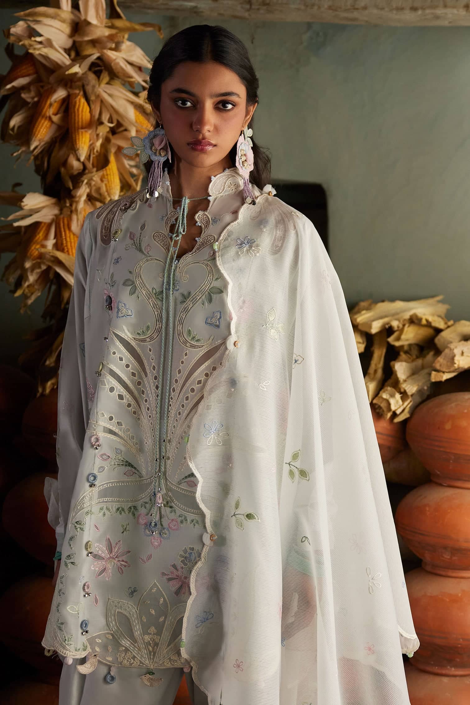 img_zaha_lawn_awwal_boutique