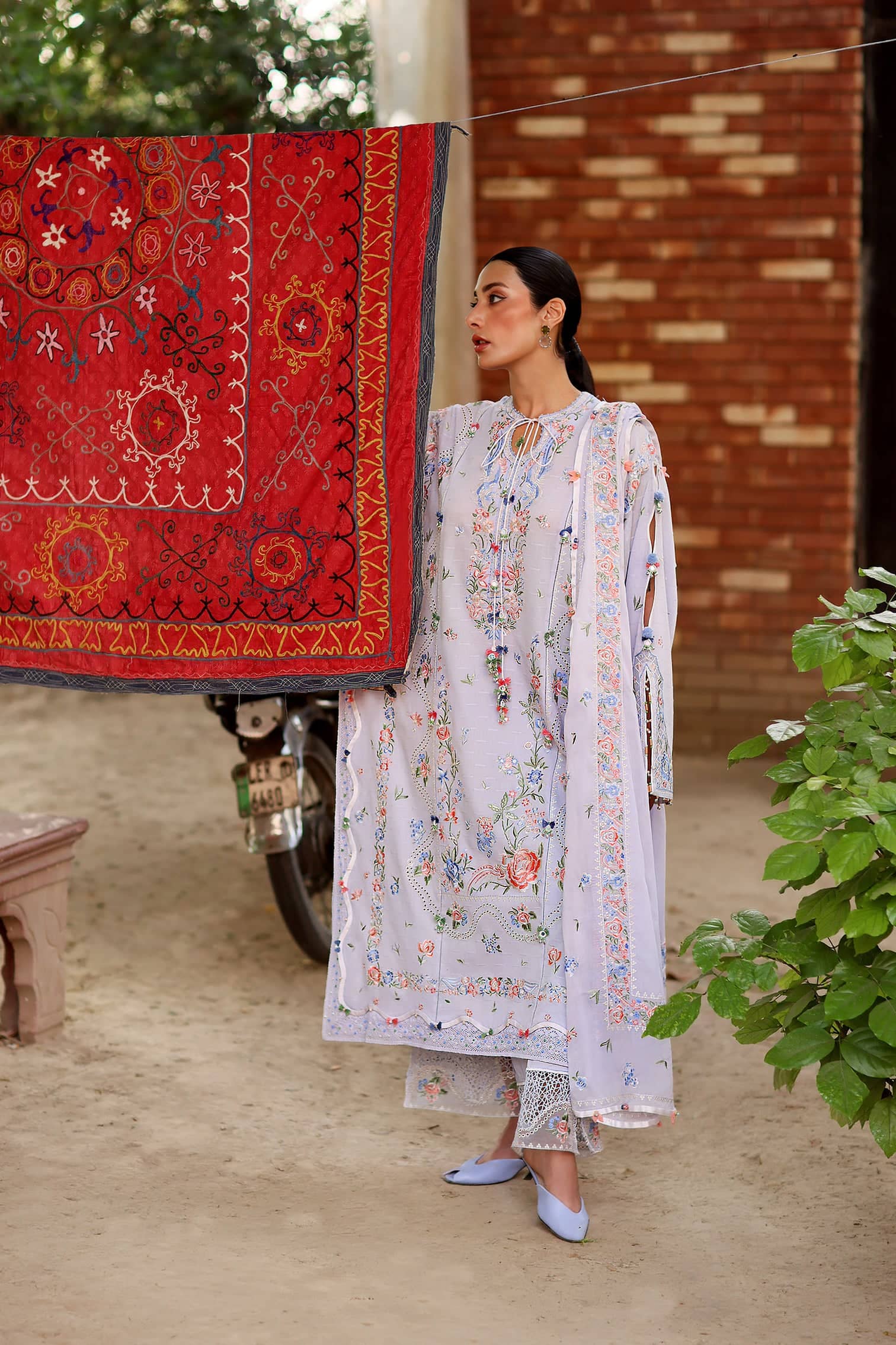 img_zaha_wildflower_awwal_boutique