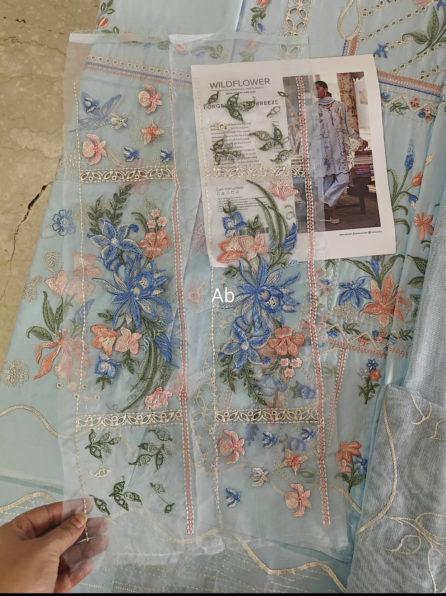 Open Pic/Zaha Wildflower Luxury Lawns/FORGET ME NOT BREEZE (ZF26-10)