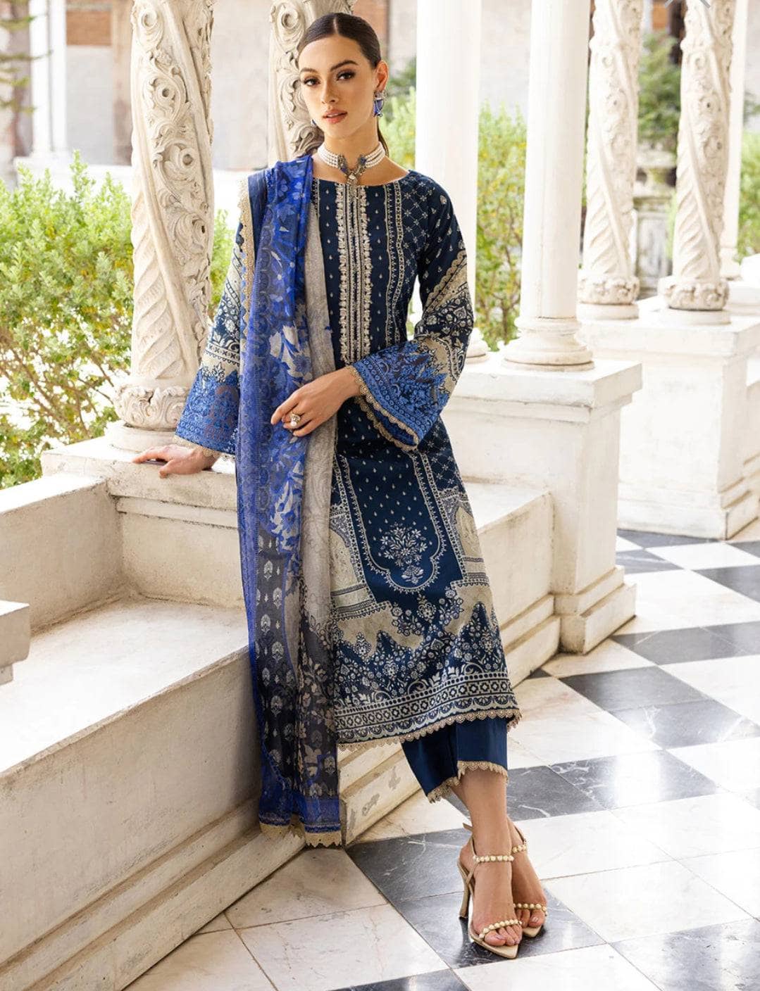 img_zainab_chottani_tahra_lawn_23_awwal_boutique