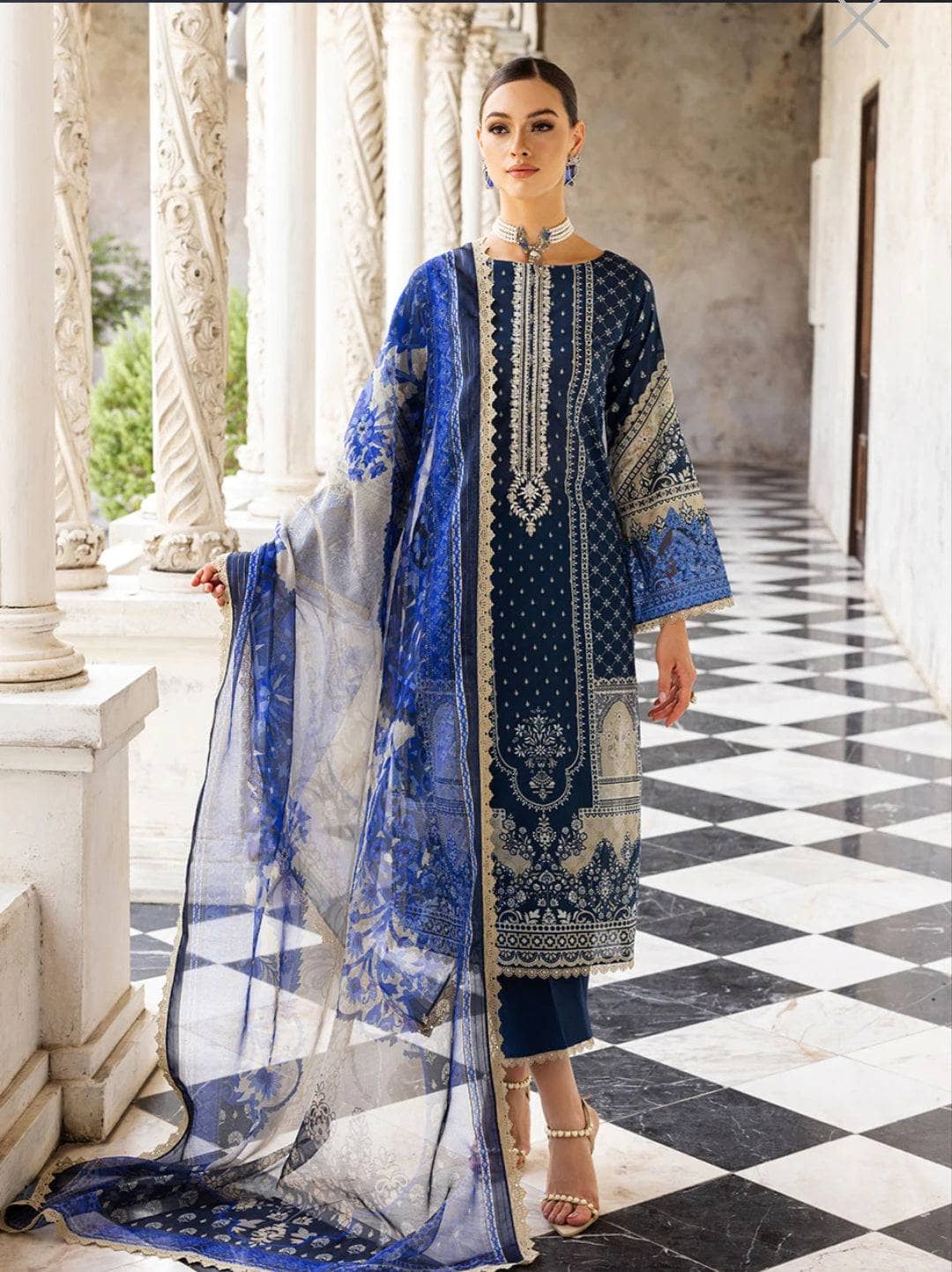 img_zainab_chottani_tahra_lawn_23_awwal_boutique