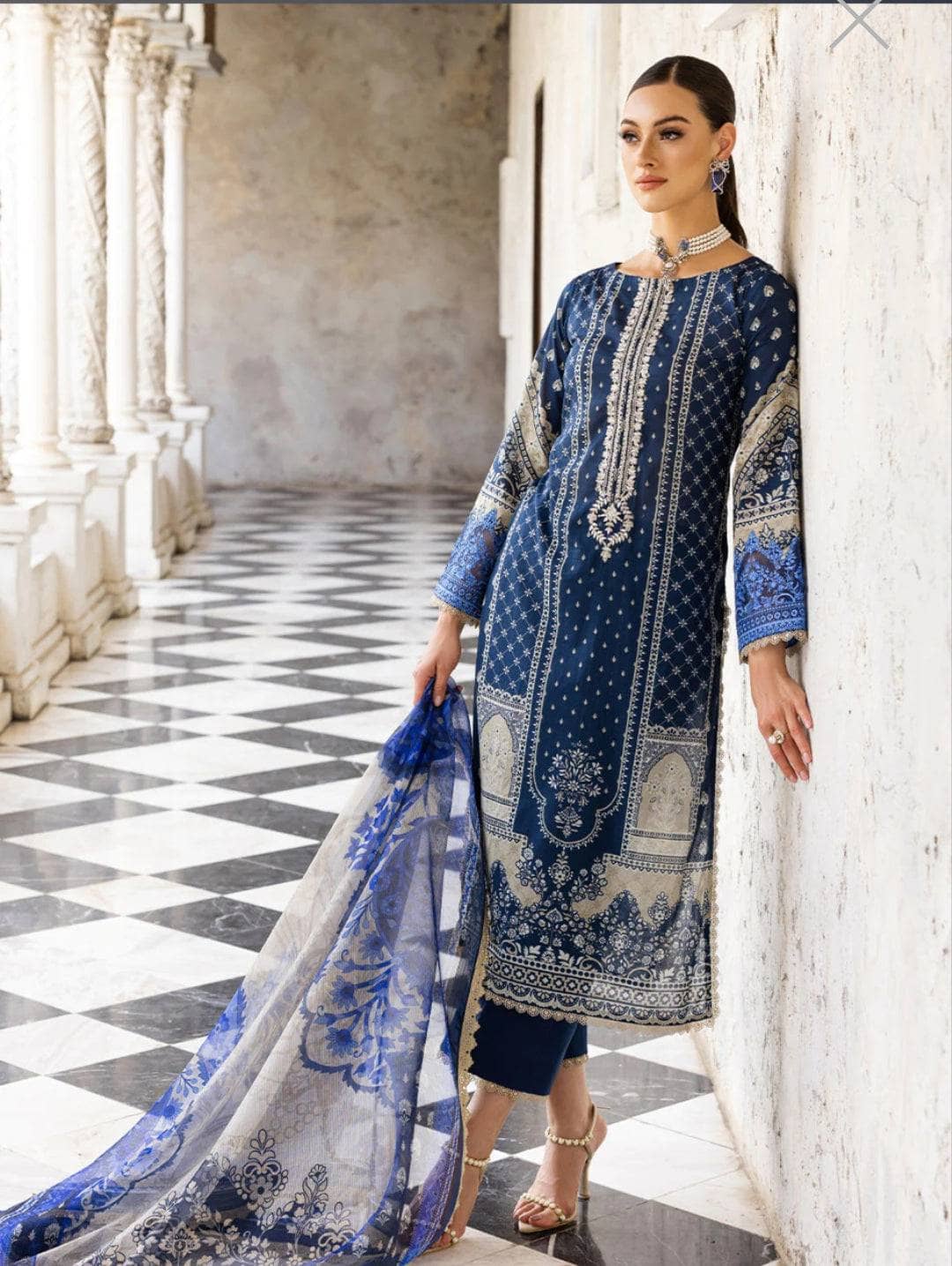 img_zainab_chottani_tahra_lawn_23_awwal_boutique