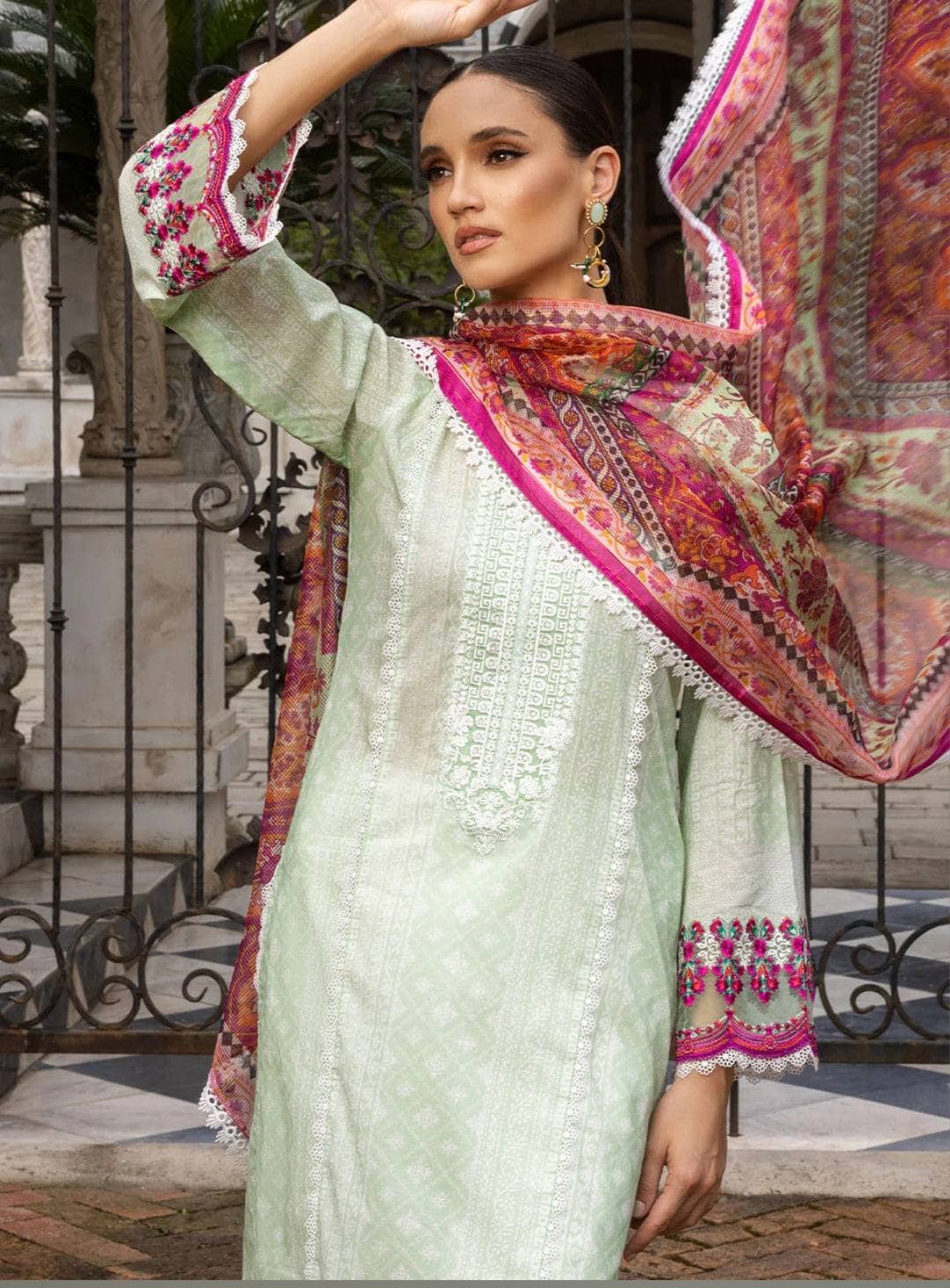 img_zainab_chottani_tahra_lawn_23_awwal_boutique