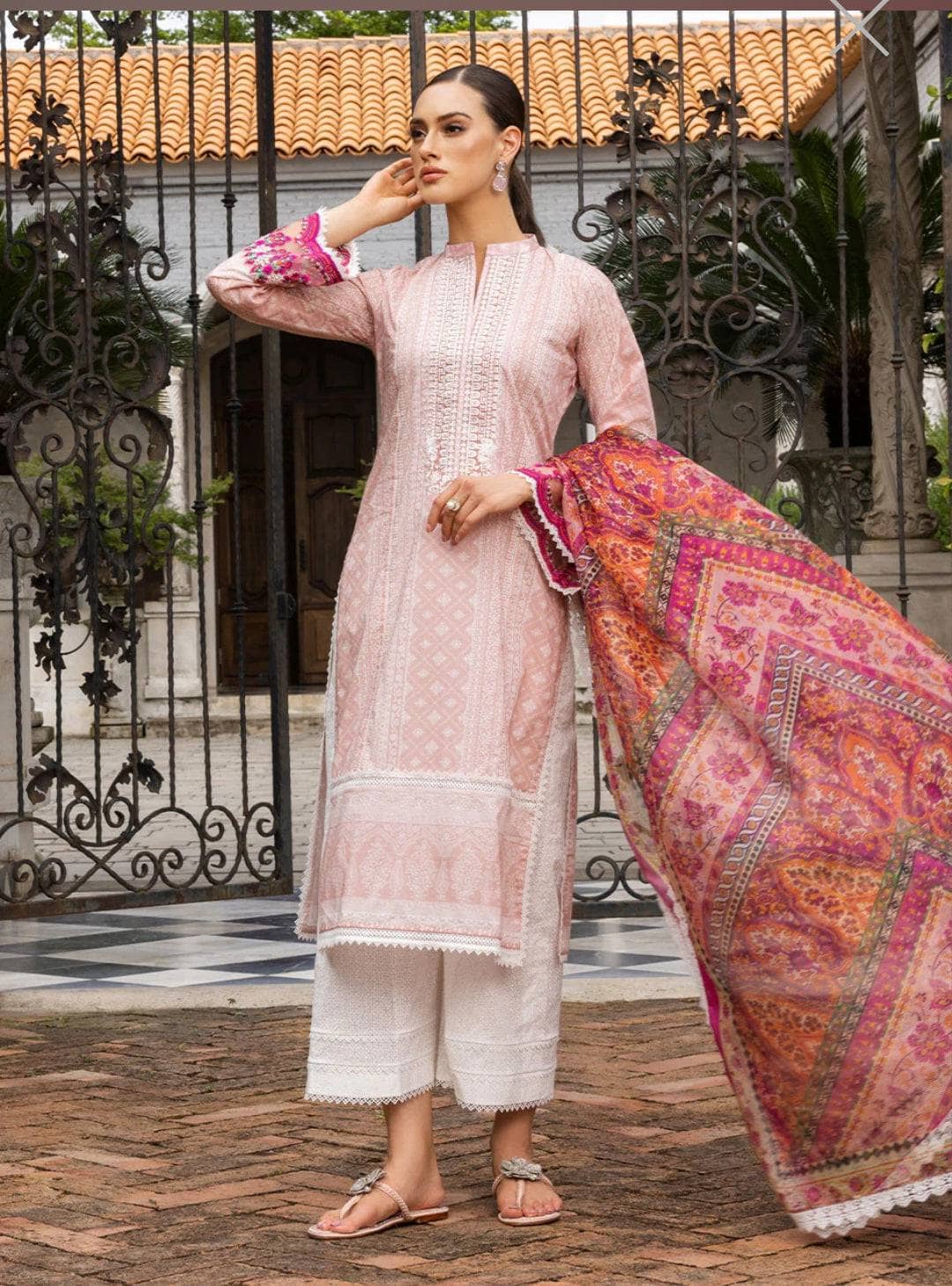 img_zainab_chottani_tahra_lawn_23_awwal_boutique