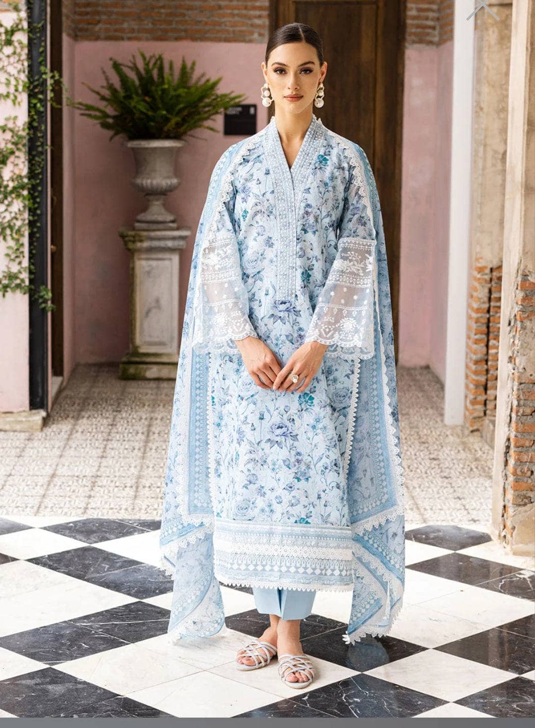 img_zainab_chottani_tahra_lawn_23_awwal_boutique