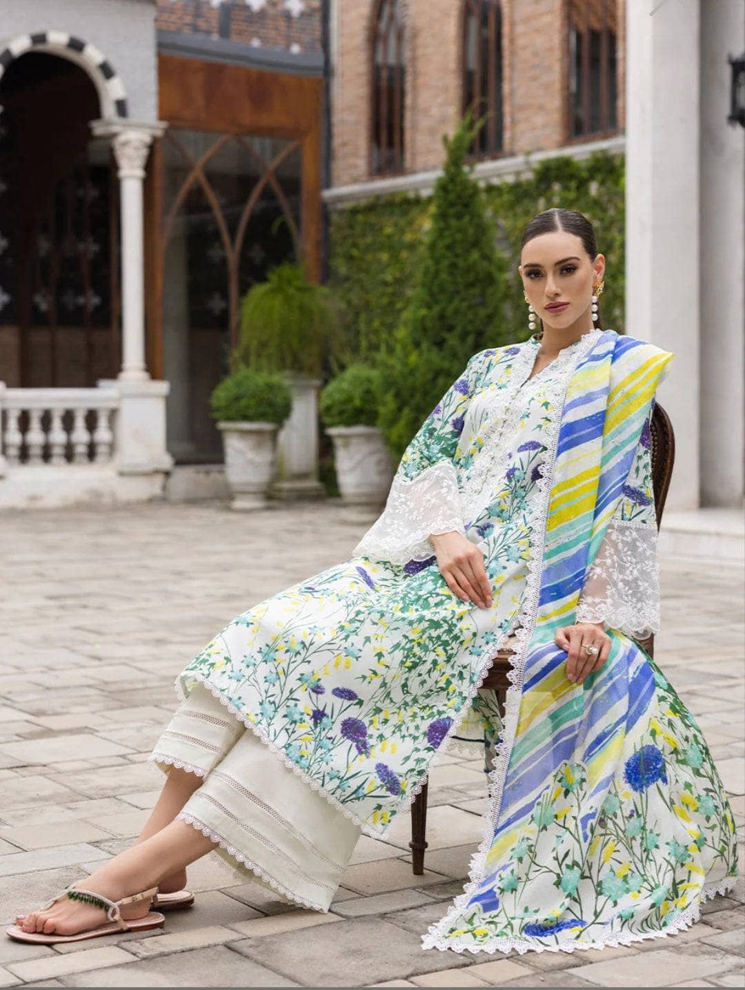 img_zainab_chottani_tahra_lawn_23_awwal_boutique