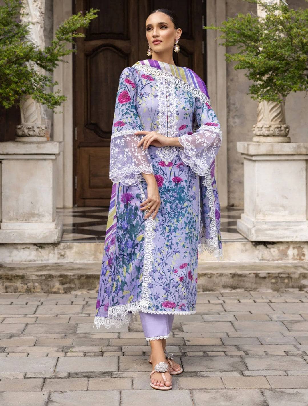 img_zainab_chottani_tahra_lawn_23_awwal_boutique