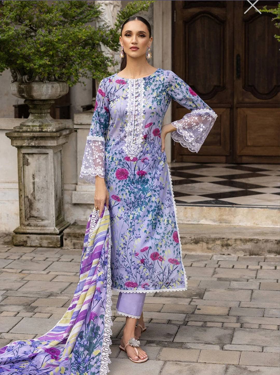 img_zainab_chottani_tahra_lawn_23_awwal_boutique