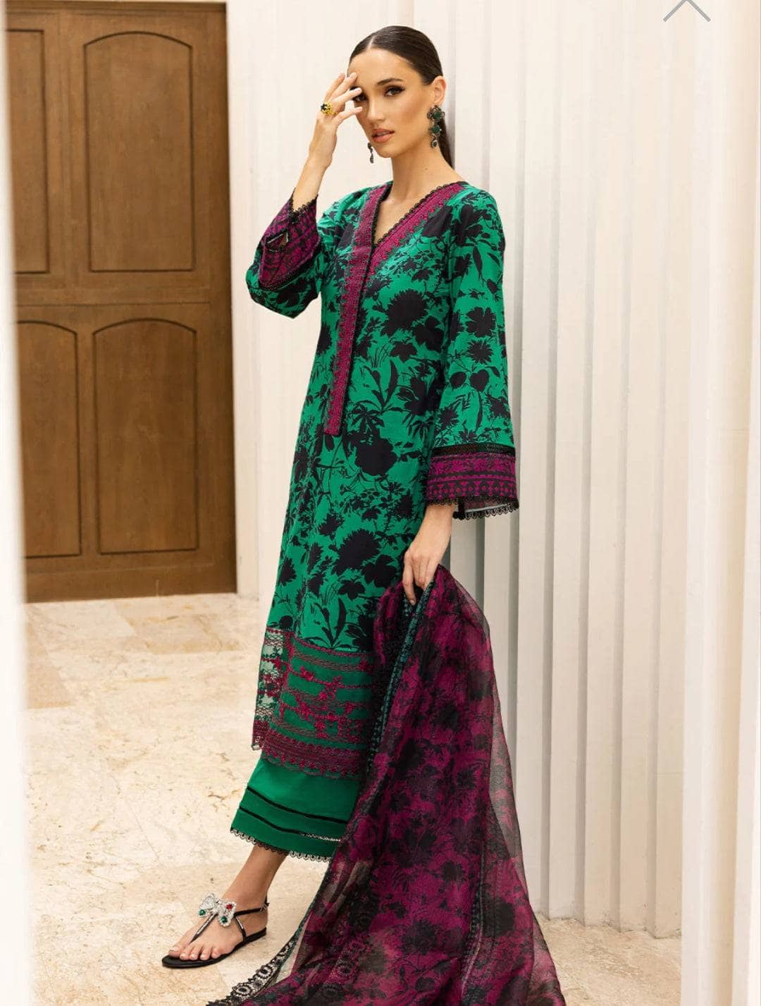 img_zainab_chottani_tahra_lawn_23_awwal_boutique