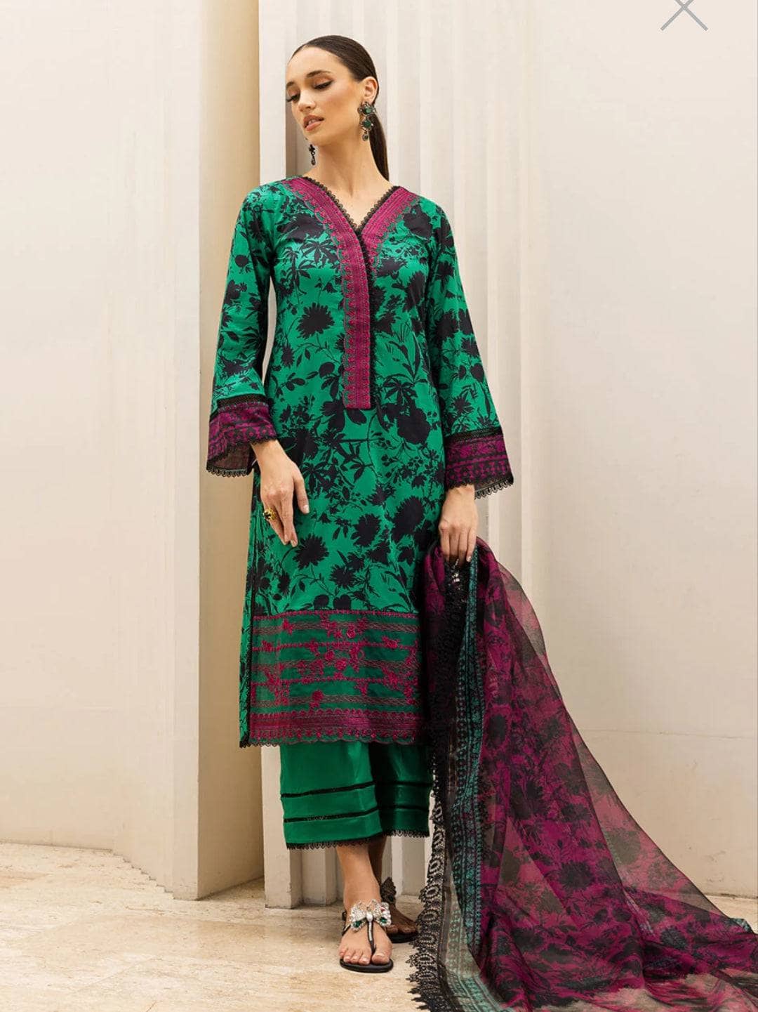 img_zainab_chottani_tahra_lawn_23_awwal_boutique