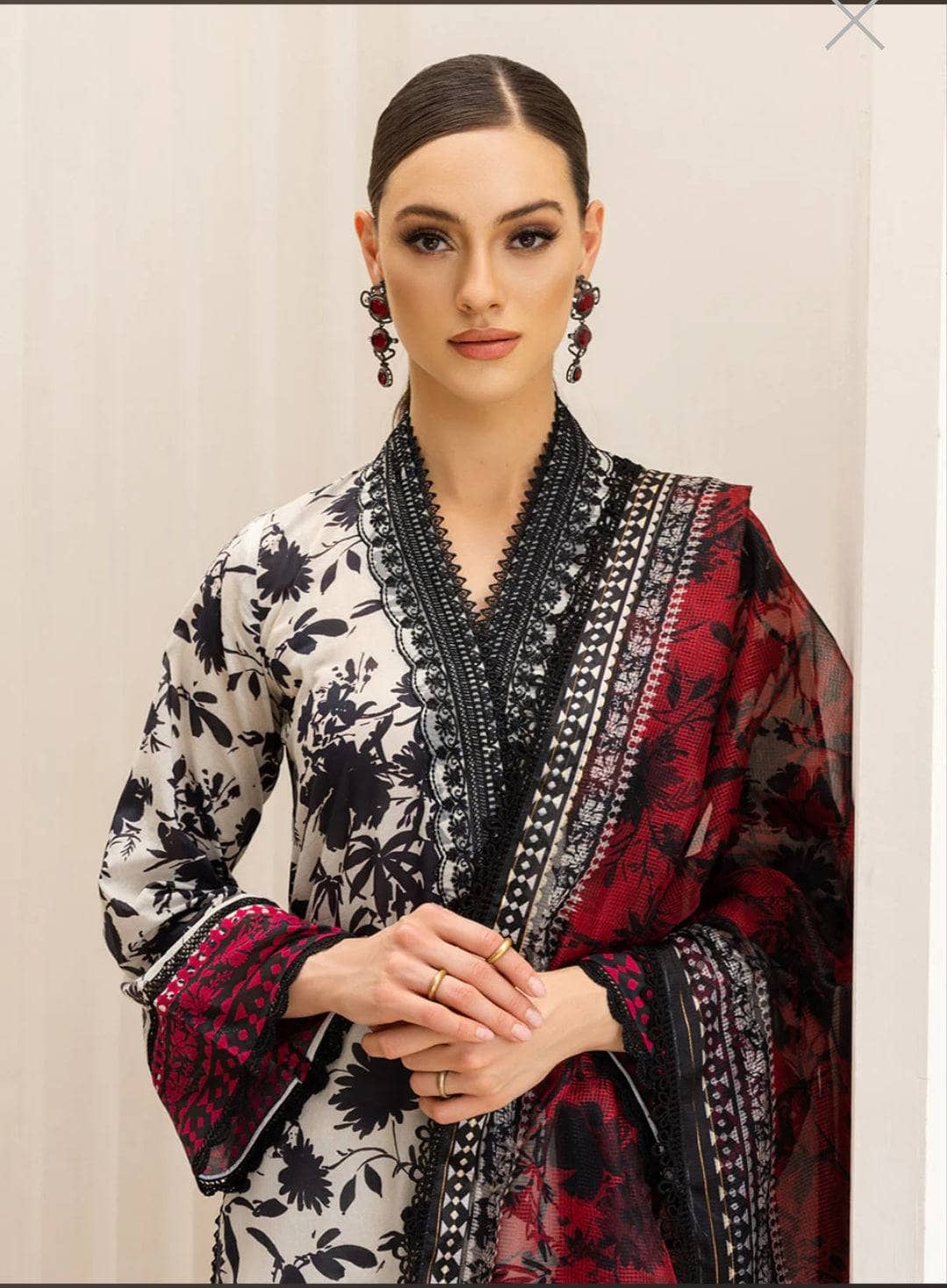 img_zainab_chottani_tahra_lawn_23_awwal_boutique