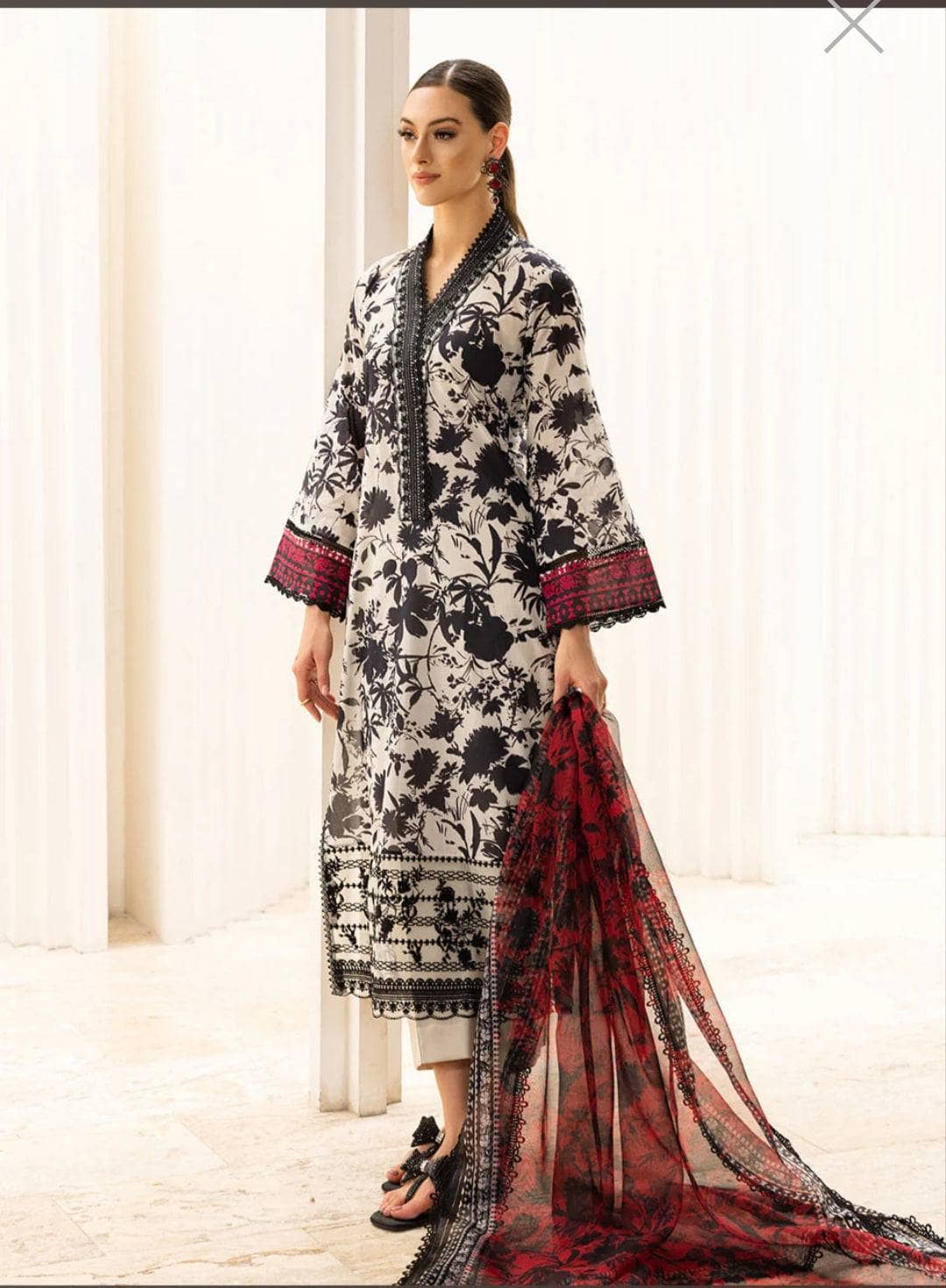 img_zainab_chottani_tahra_lawn_23_awwal_boutique