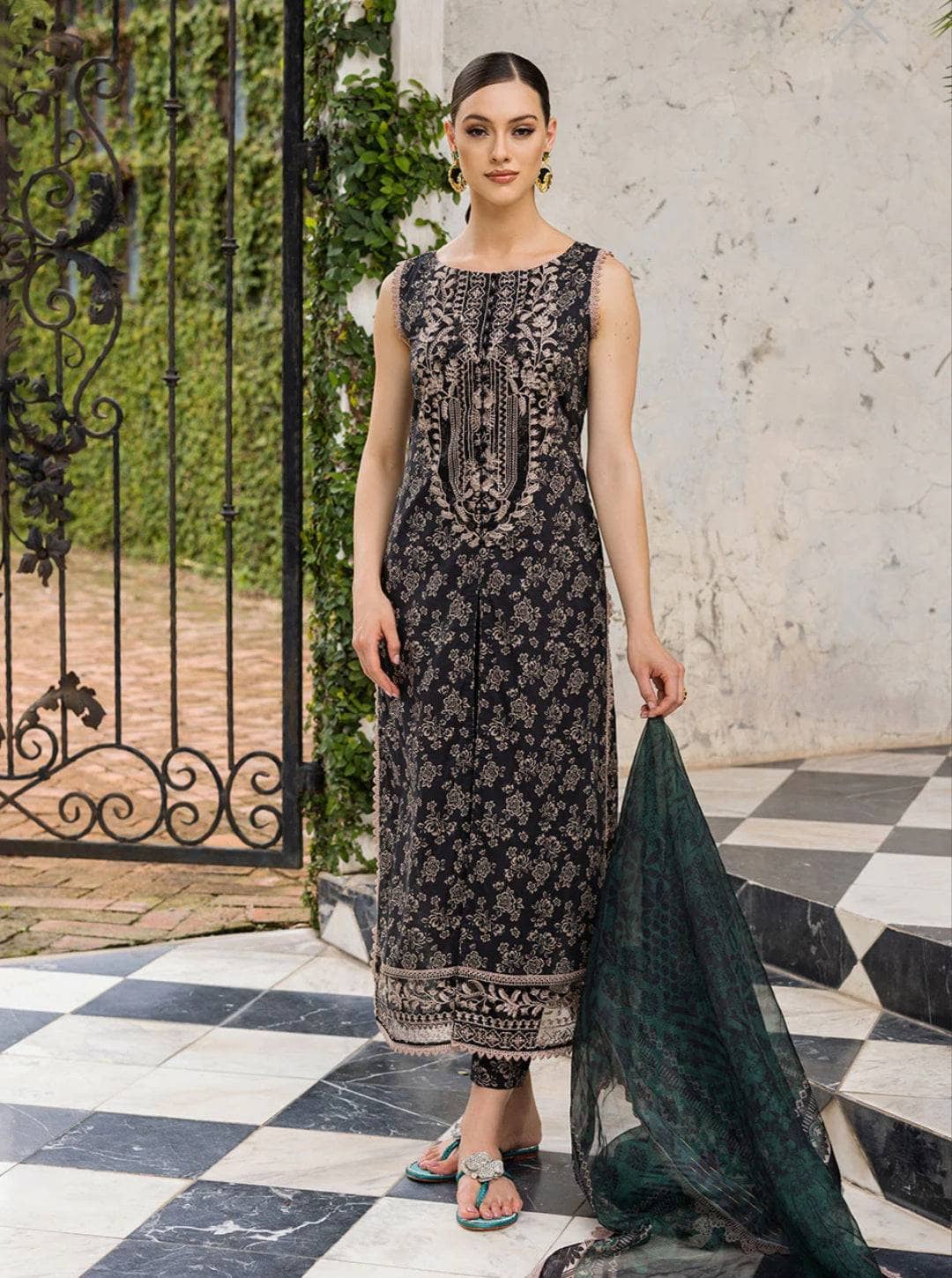 img_zainab_chottani_tahra_lawn_23_awwal_boutique