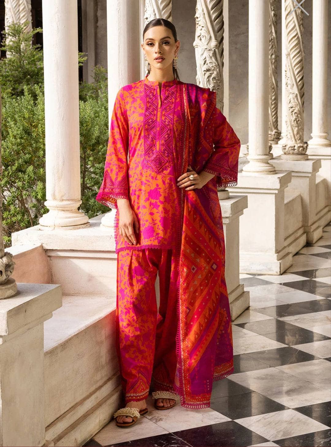 img_zainab_chottani_tahra_lawn_23_awwal_boutique
