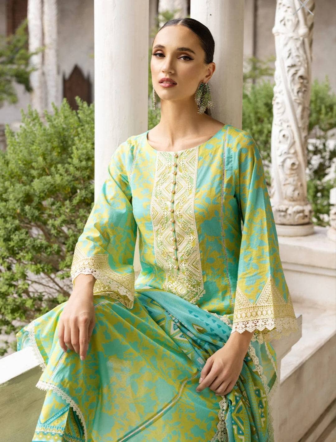 img_zainab_chottani_tahra_lawn_23_awwal_boutique
