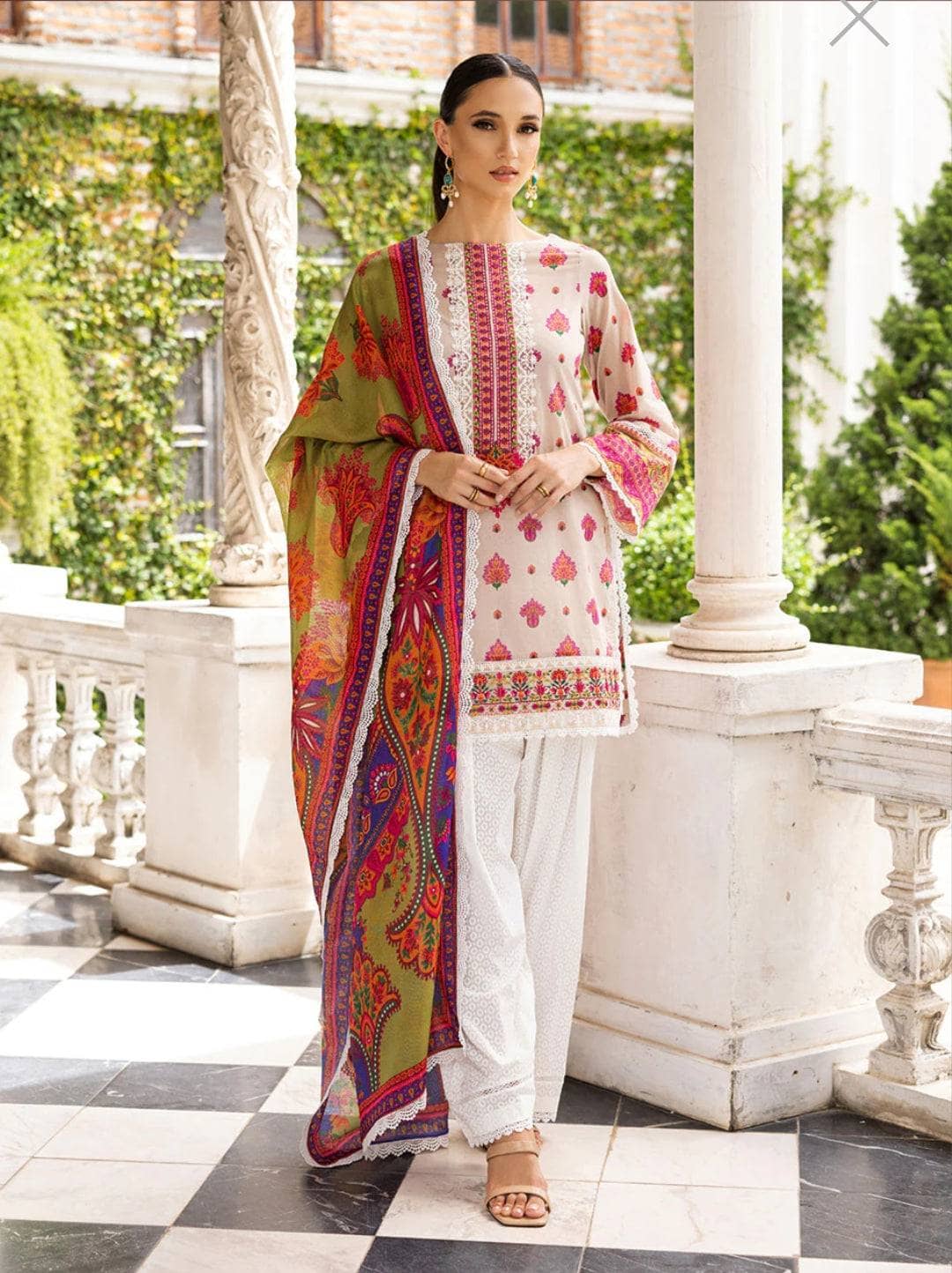 img_zainab_chottani_tahra_lawn_23_awwal_boutique