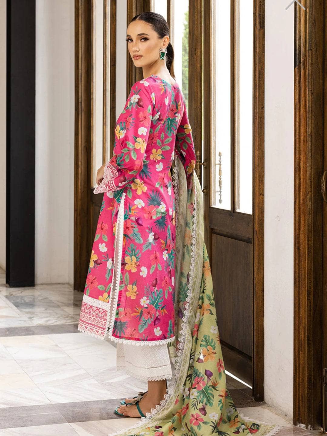 img_zainab_chottani_tahra_lawn_23_awwal_boutique
