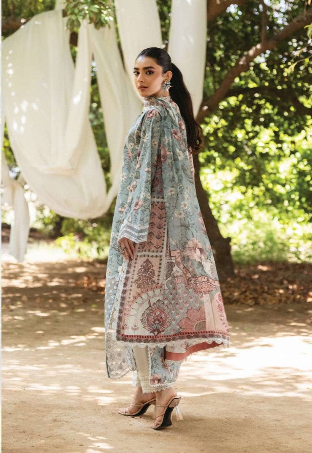 img_zainab_chottani_lawn_24_awwal_boutique